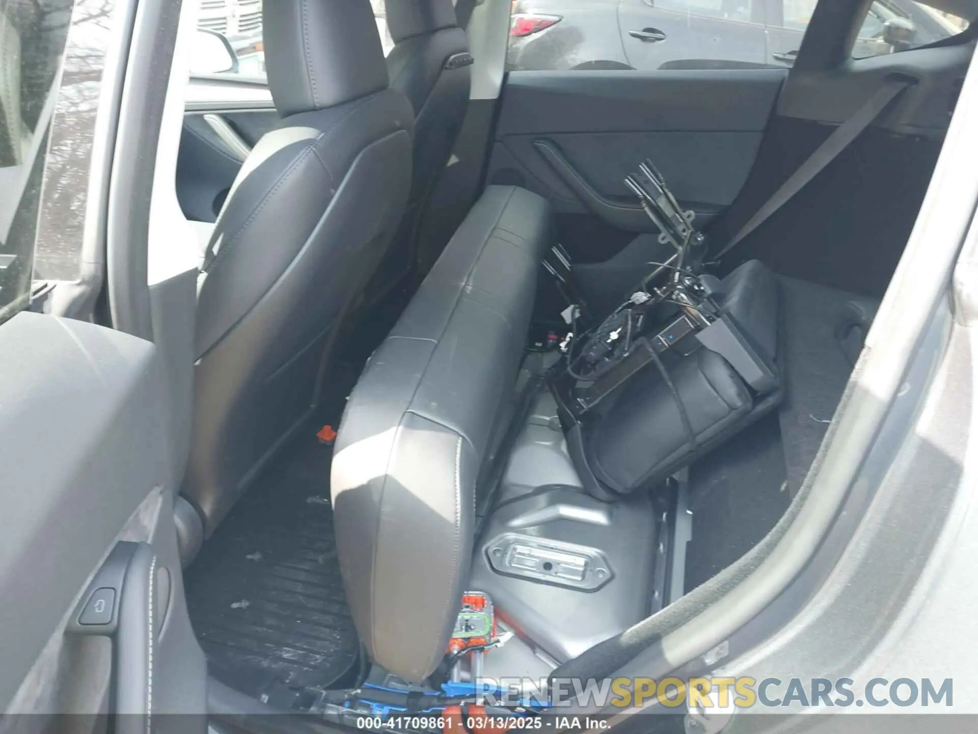 8 fotografías del automóvil dañado 7SAYGDEEXPA168444 TESLA MODEL Y 2023