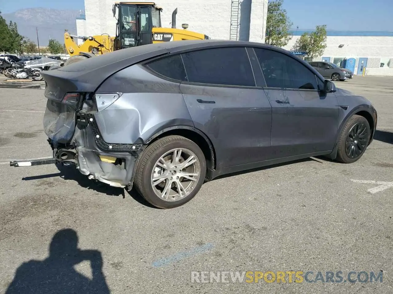 3 fotografías del automóvil dañado 7SAYGDEEXPA172560 TESLA MODEL Y 2023