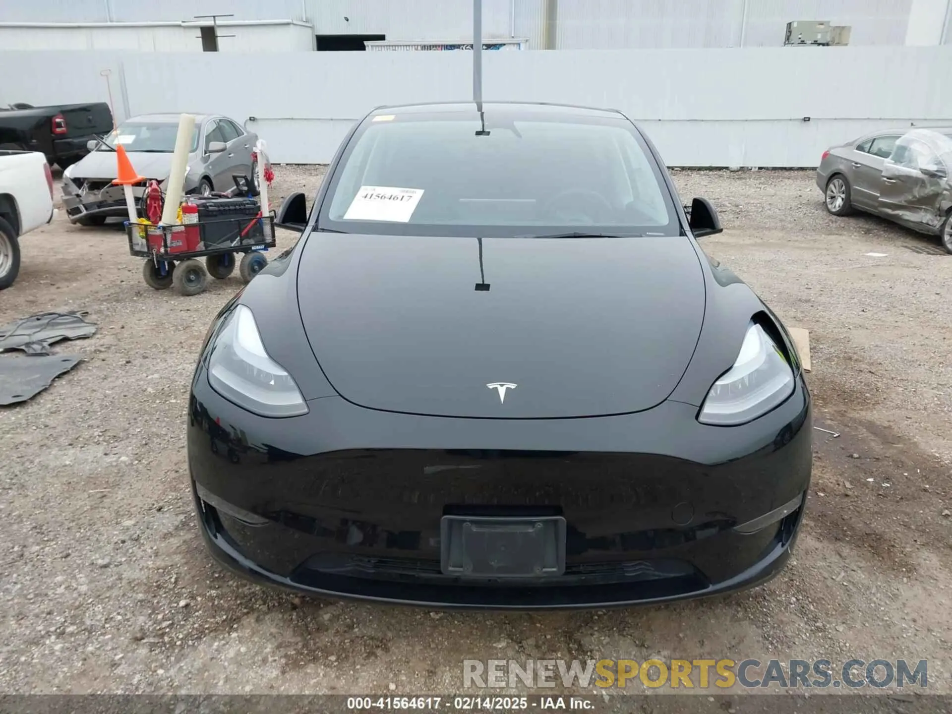 13 fotografías del automóvil dañado 7SAYGDEEXPA181114 TESLA MODEL Y 2023