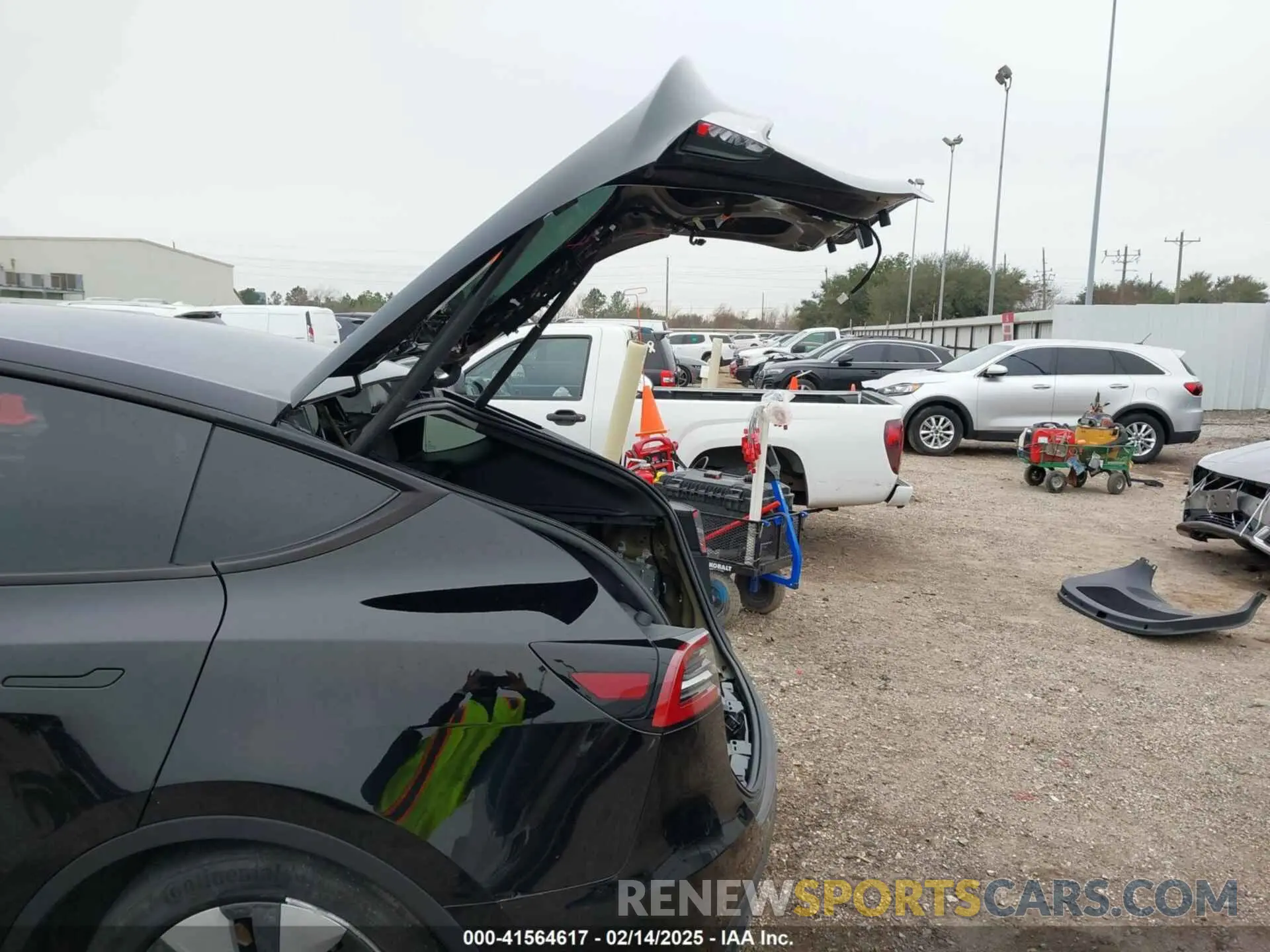20 fotografías del automóvil dañado 7SAYGDEEXPA181114 TESLA MODEL Y 2023