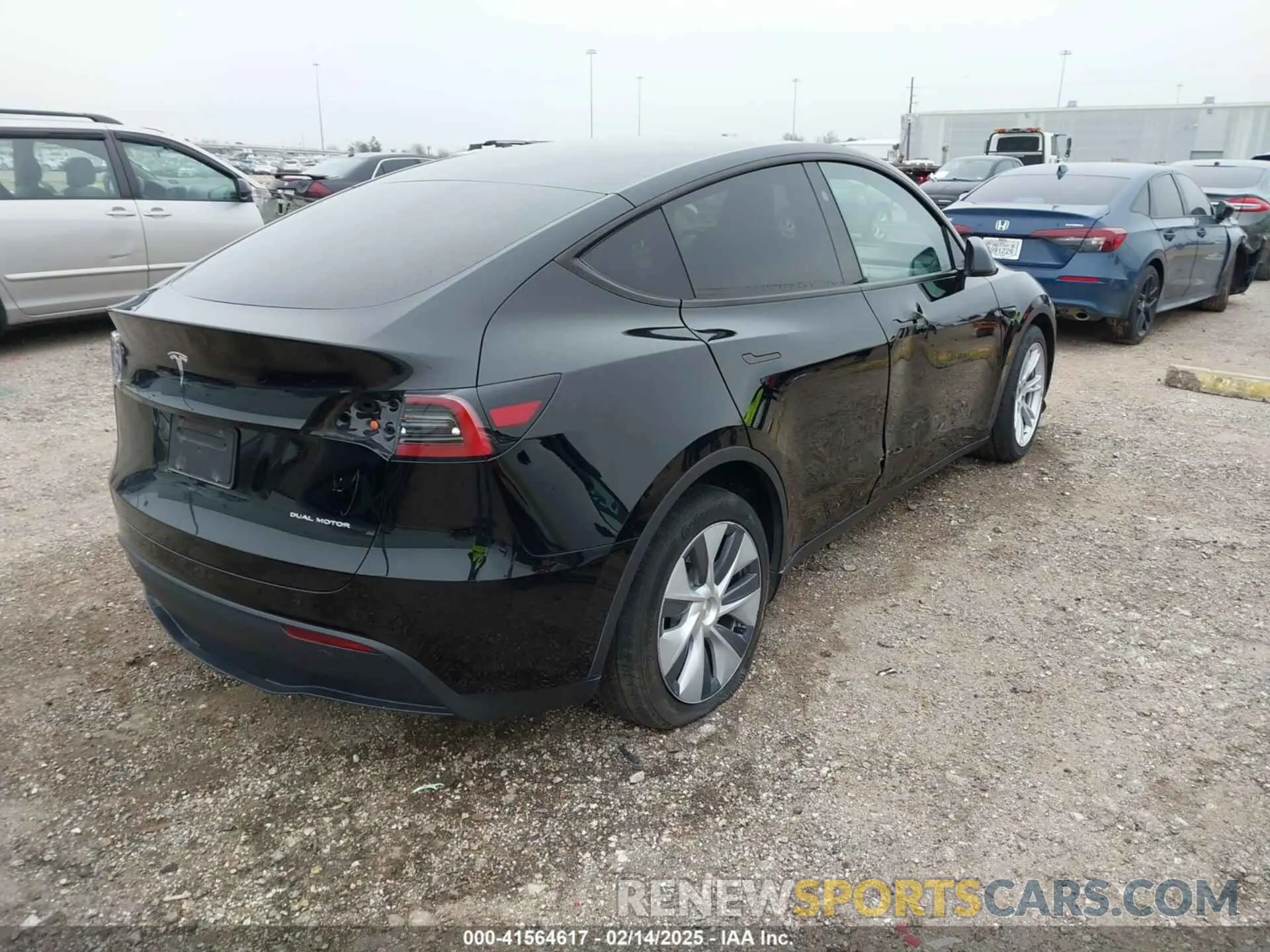 4 fotografías del automóvil dañado 7SAYGDEEXPA181114 TESLA MODEL Y 2023