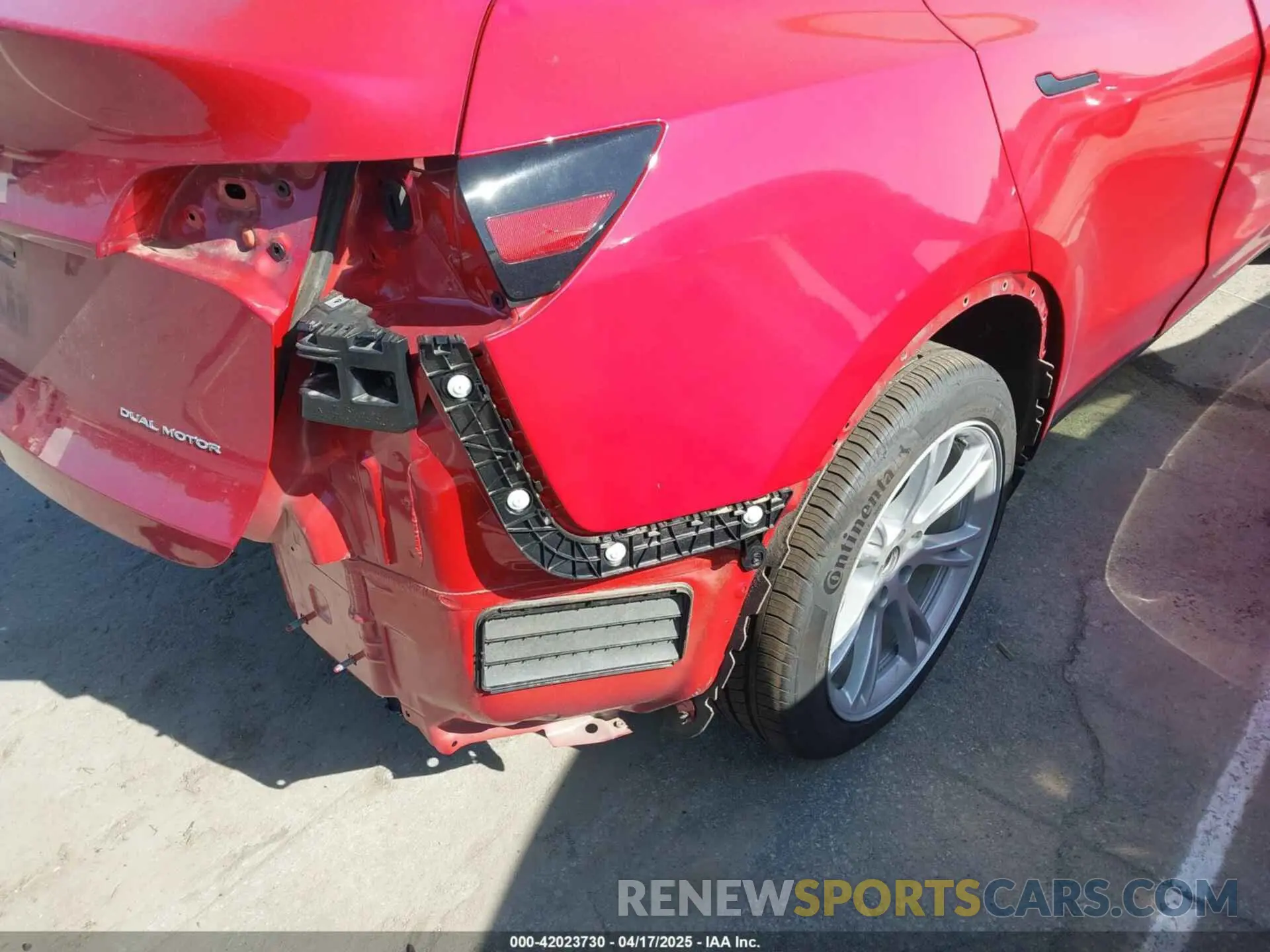 21 fotografías del automóvil dañado 7SAYGDEEXPA182702 TESLA MODEL Y 2023