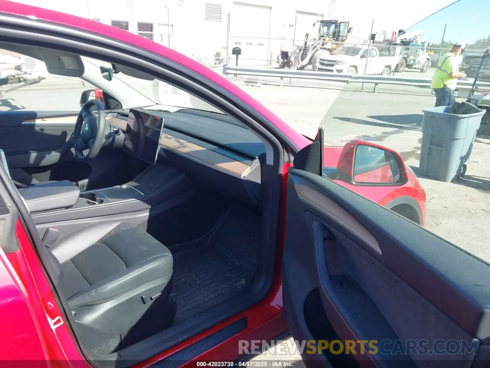 5 fotografías del automóvil dañado 7SAYGDEEXPA182702 TESLA MODEL Y 2023