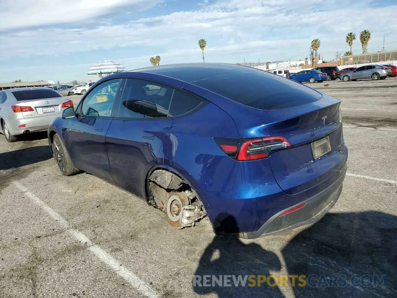 2 fotografías del automóvil dañado 7SAYGDEEXPF814469 TESLA MODEL Y 2023
