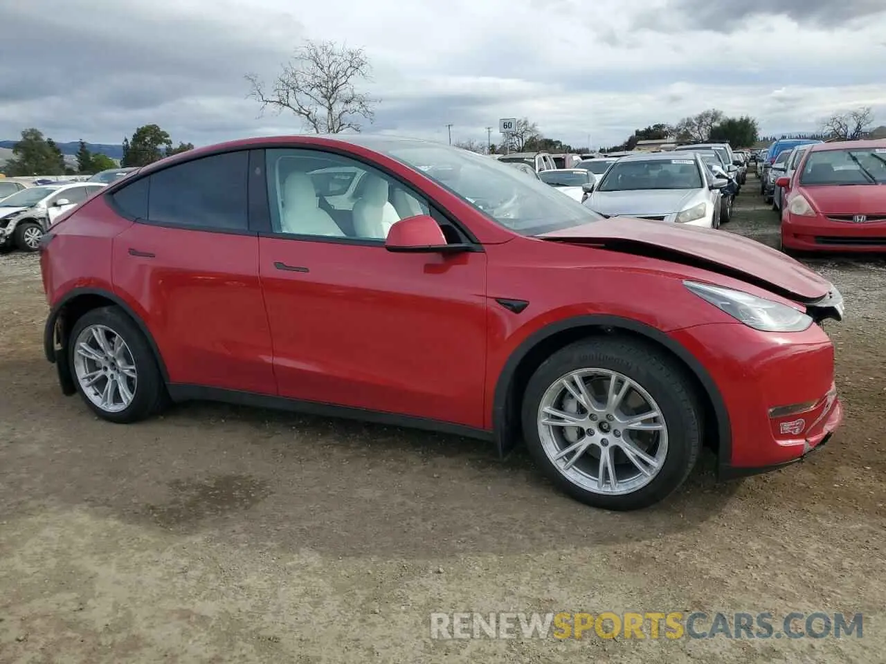 4 fotografías del automóvil dañado 7SAYGDEEXPF823186 TESLA MODEL Y 2023