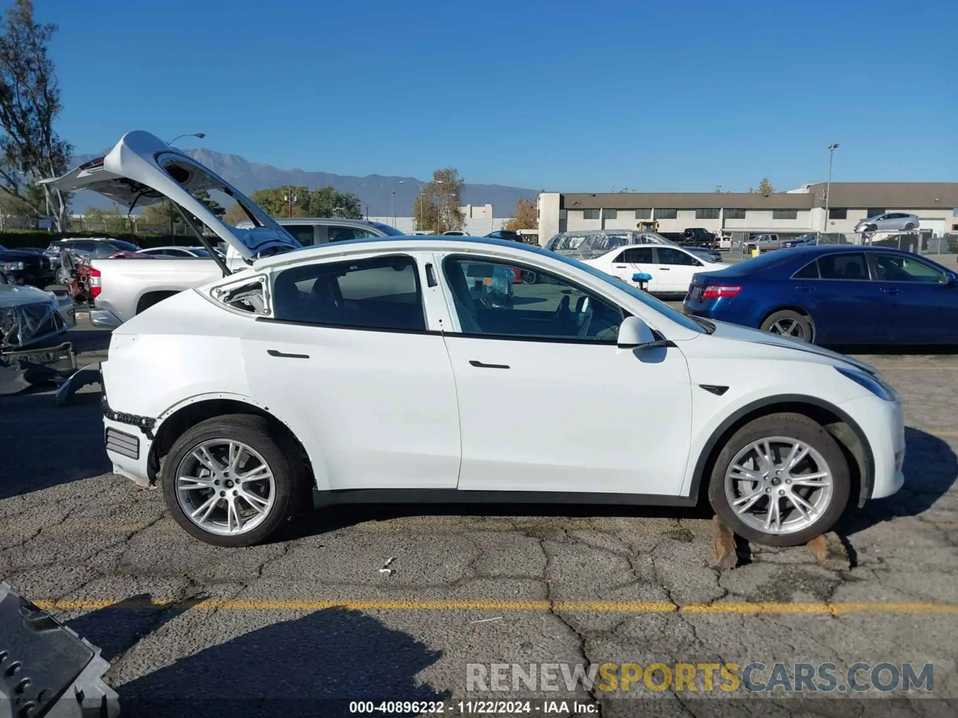 14 fotografías del automóvil dañado 7SAYGDEEXPF896297 TESLA MODEL Y 2023