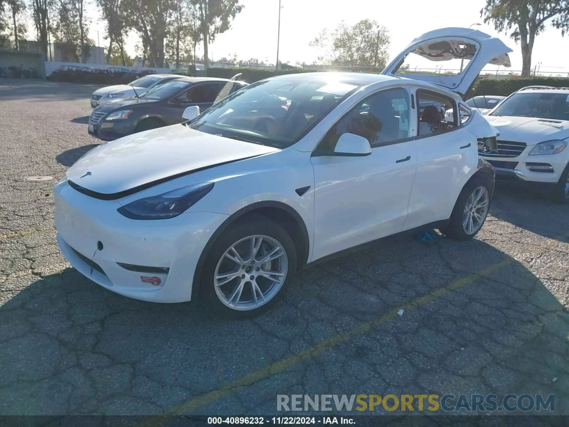2 fotografías del automóvil dañado 7SAYGDEEXPF896297 TESLA MODEL Y 2023
