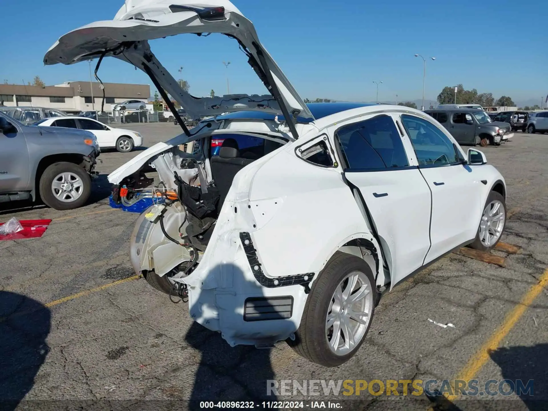 4 fotografías del automóvil dañado 7SAYGDEEXPF896297 TESLA MODEL Y 2023