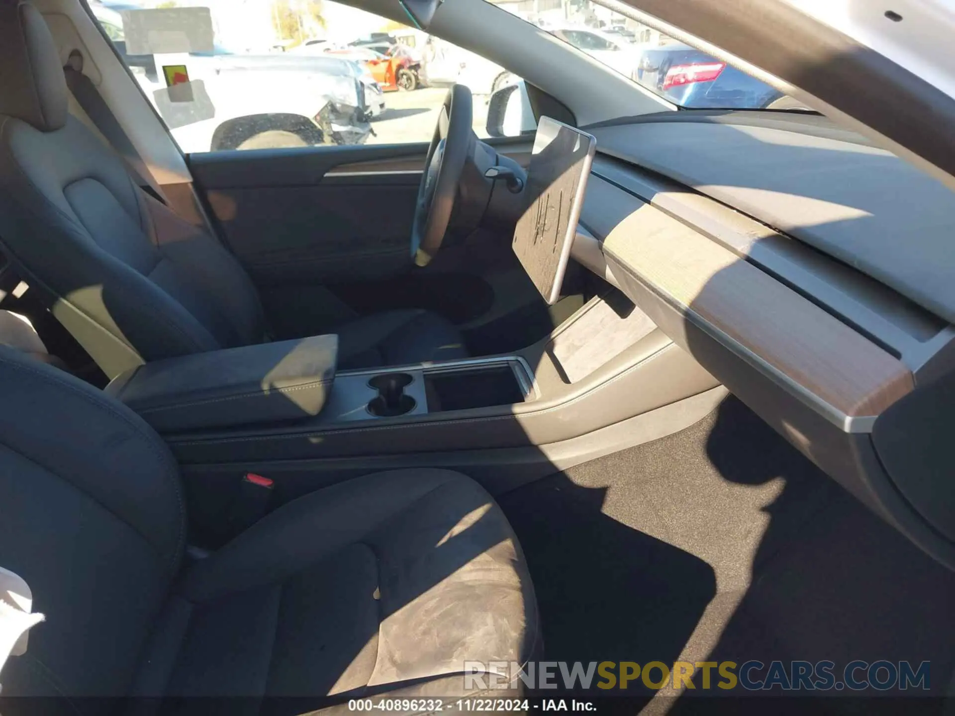 5 fotografías del automóvil dañado 7SAYGDEEXPF896297 TESLA MODEL Y 2023
