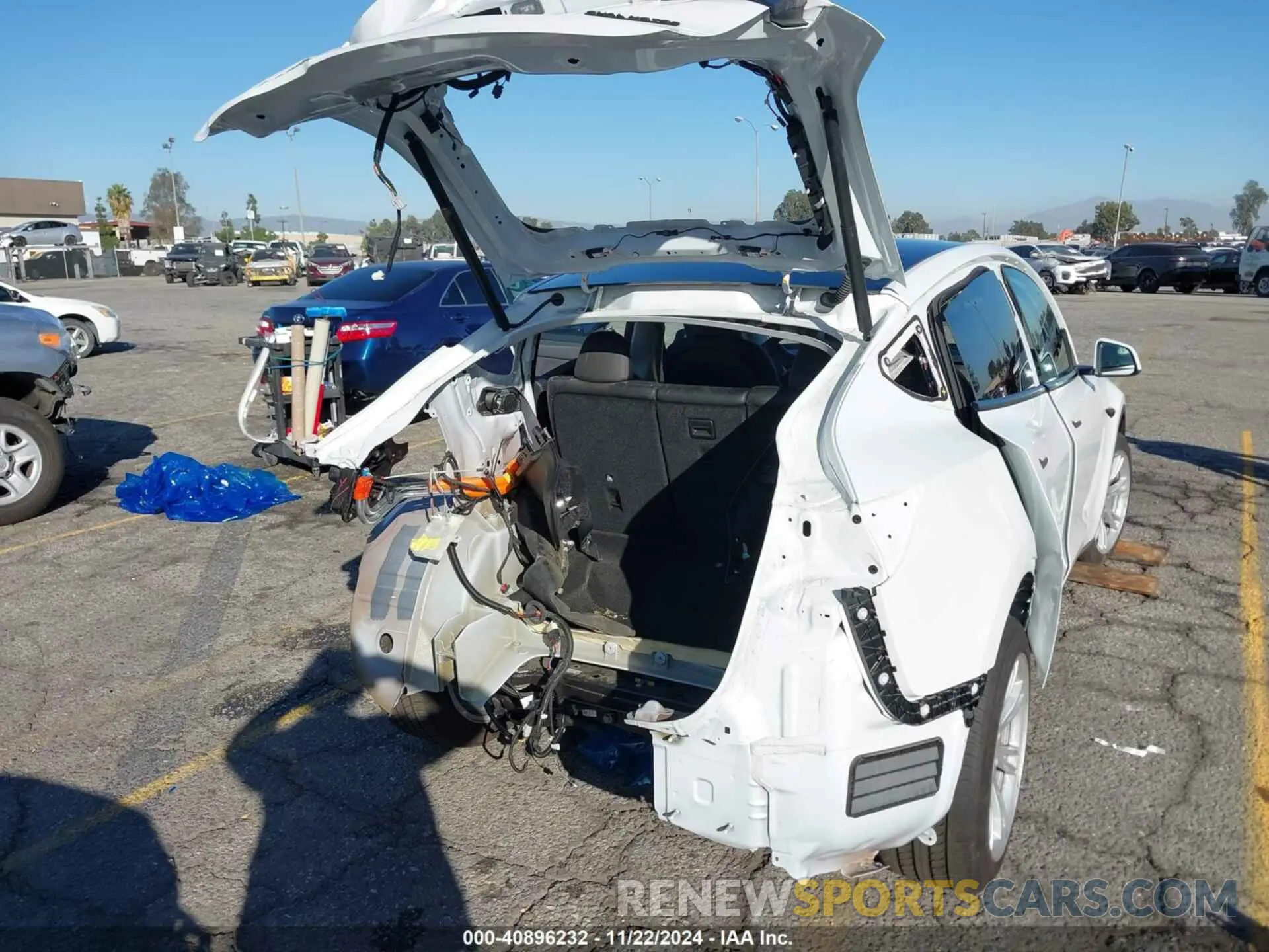 6 fotografías del automóvil dañado 7SAYGDEEXPF896297 TESLA MODEL Y 2023