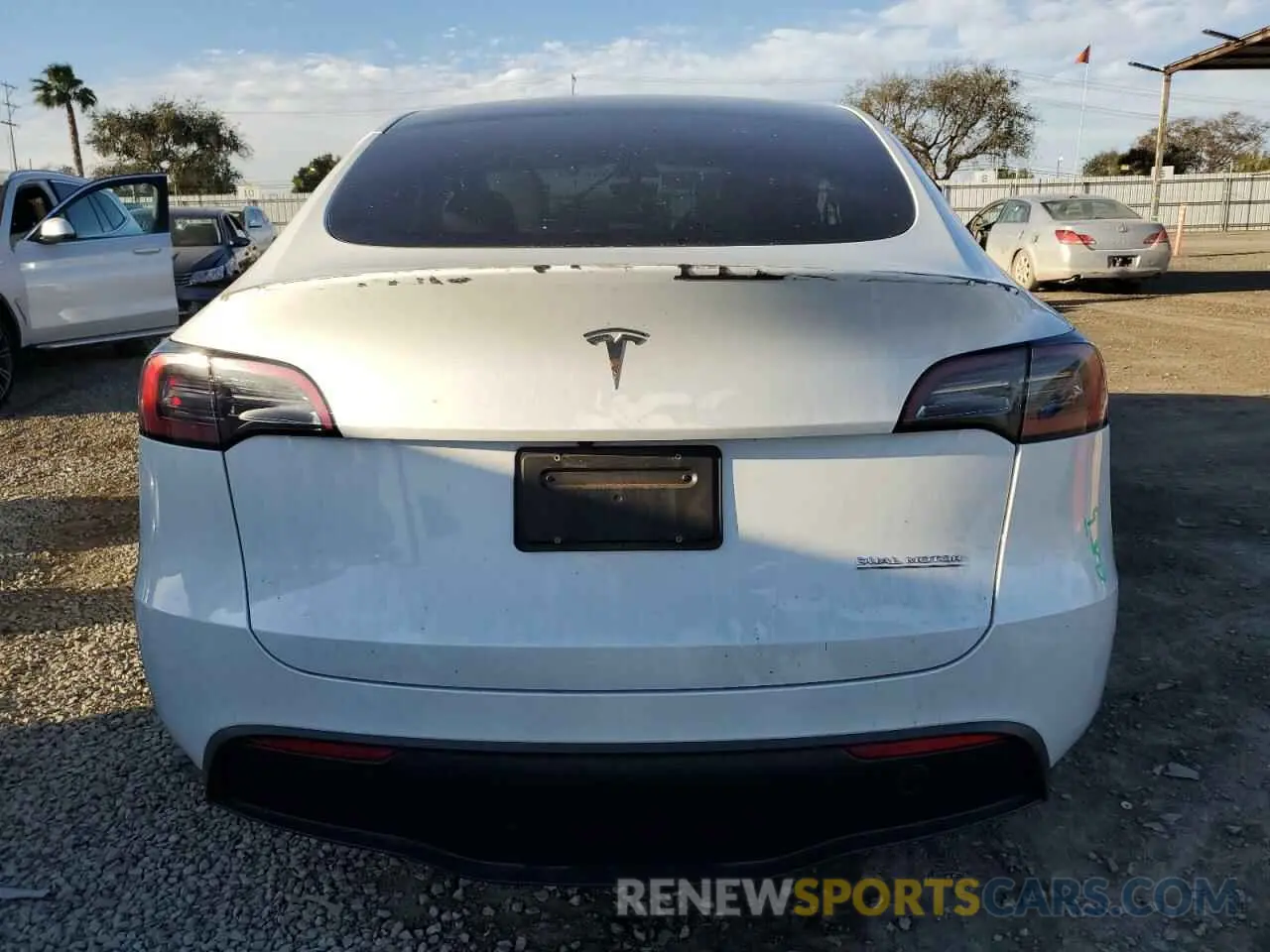 6 fotografías del automóvil dañado 7SAYGDEF0PF702093 TESLA MODEL Y 2023