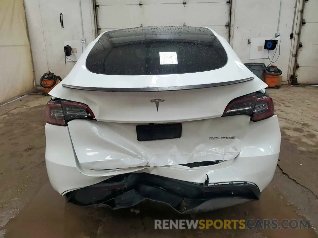 6 fotografías del automóvil dañado 7SAYGDEF0PF830804 TESLA MODEL Y 2023