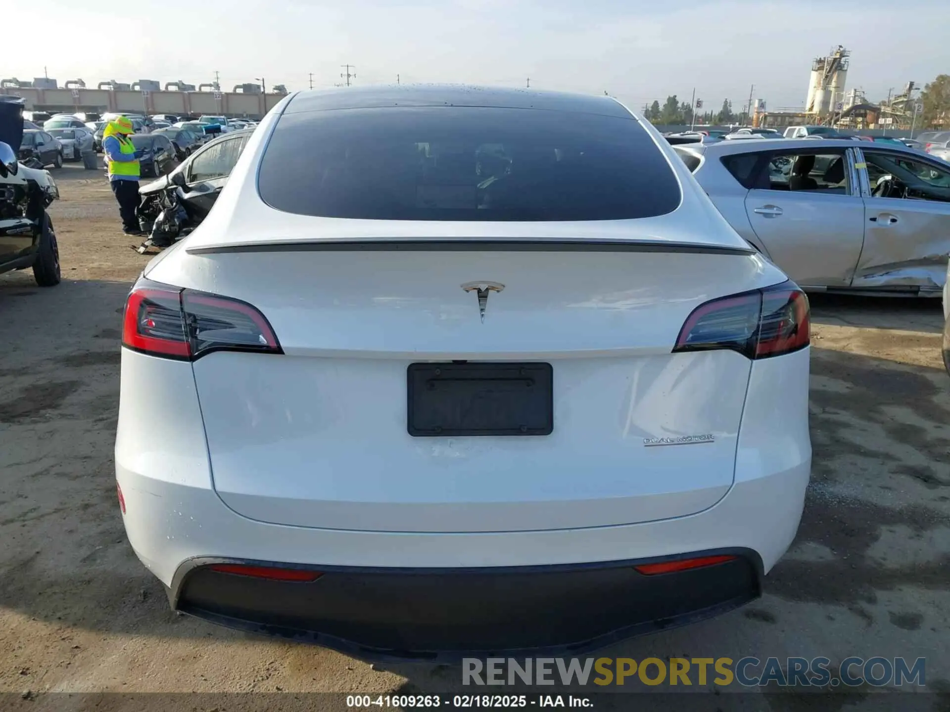 17 fotografías del automóvil dañado 7SAYGDEF0PF839468 TESLA MODEL Y 2023