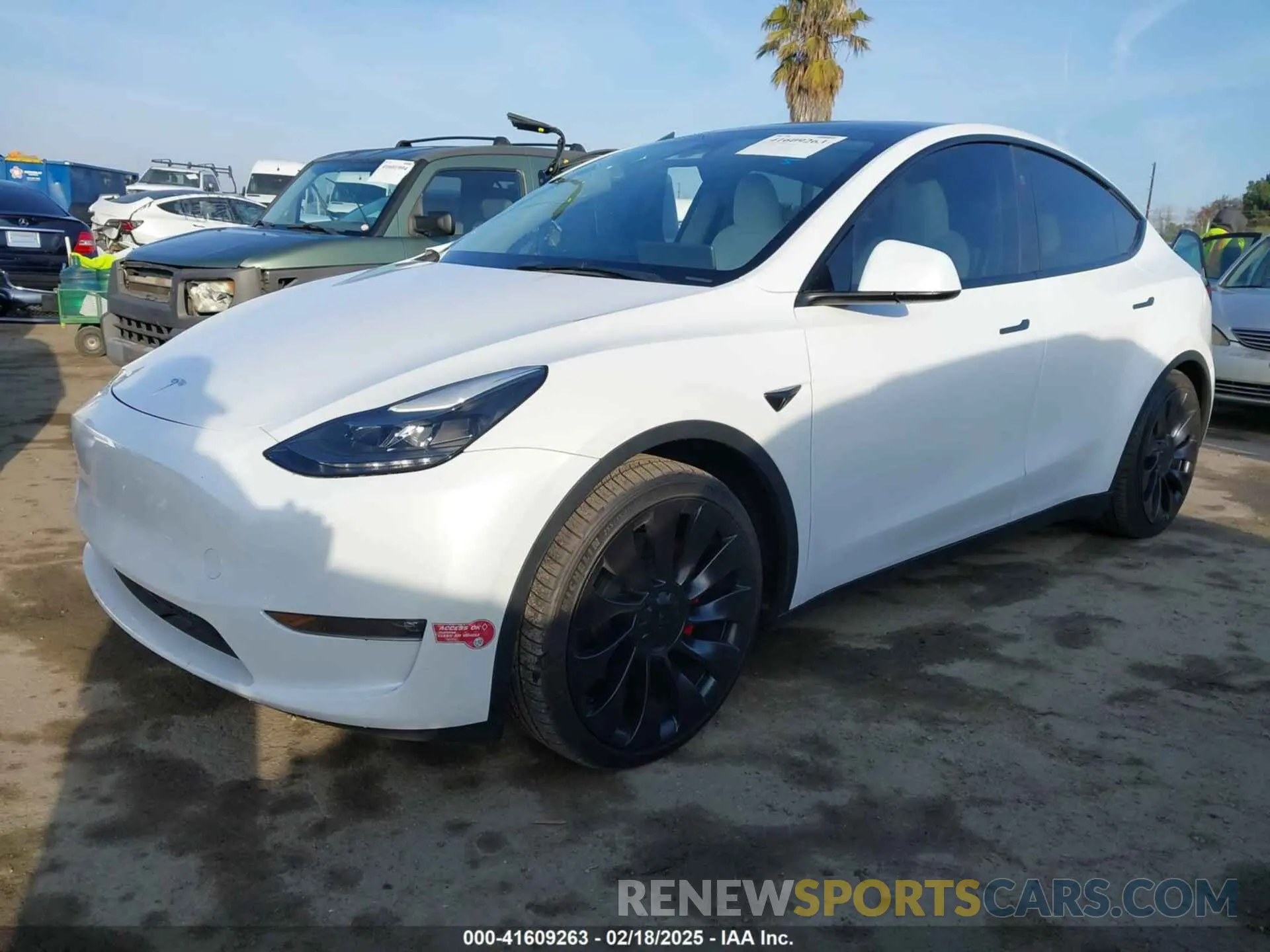 2 fotografías del automóvil dañado 7SAYGDEF0PF839468 TESLA MODEL Y 2023