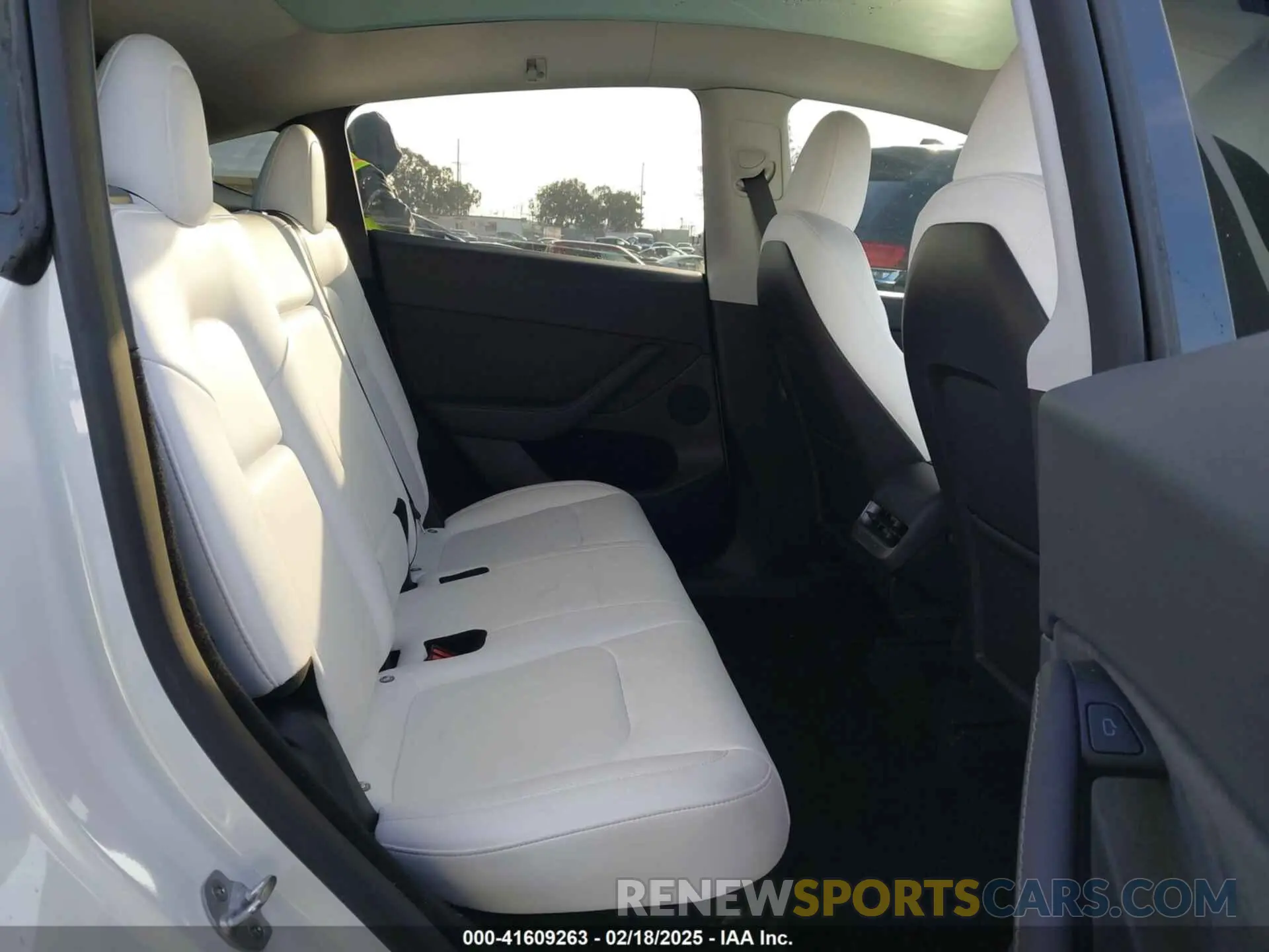 8 fotografías del automóvil dañado 7SAYGDEF0PF839468 TESLA MODEL Y 2023