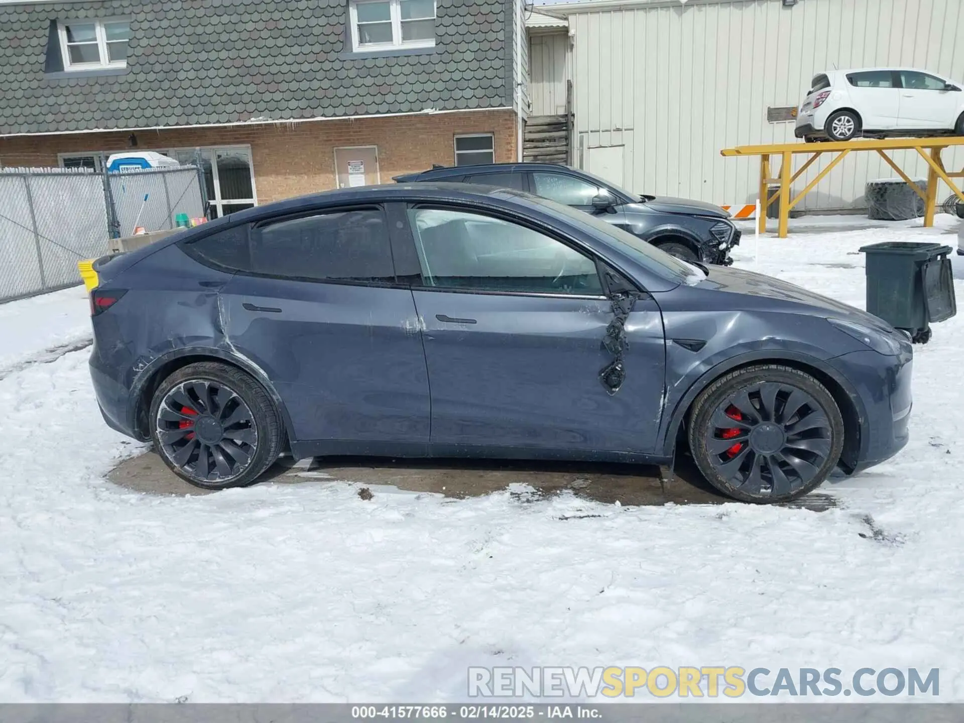 13 fotografías del automóvil dañado 7SAYGDEF0PF898181 TESLA MODEL Y 2023