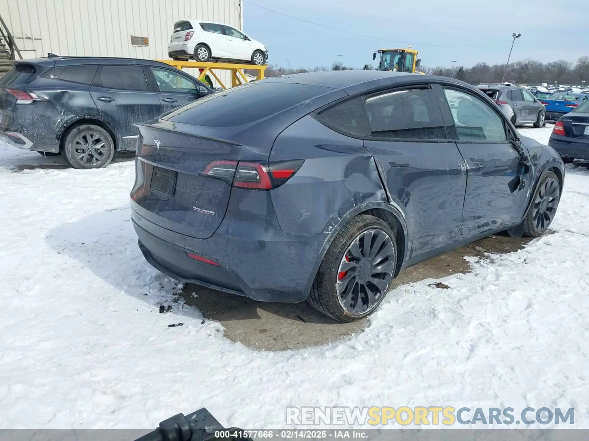 4 fotografías del automóvil dañado 7SAYGDEF0PF898181 TESLA MODEL Y 2023