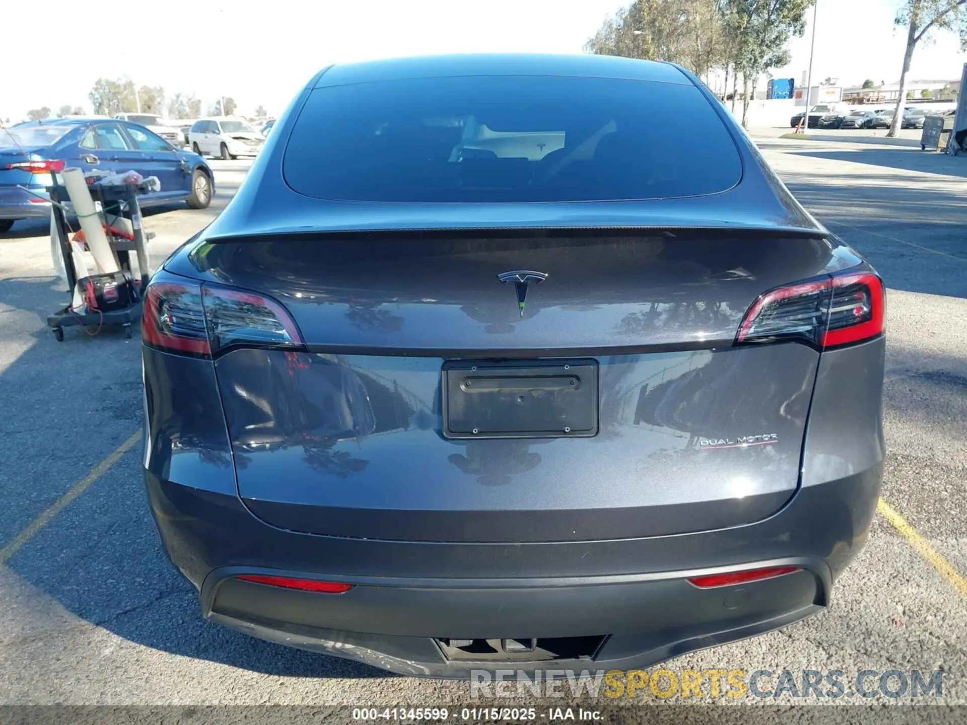 17 fotografías del automóvil dañado 7SAYGDEF0PF903492 TESLA MODEL Y 2023