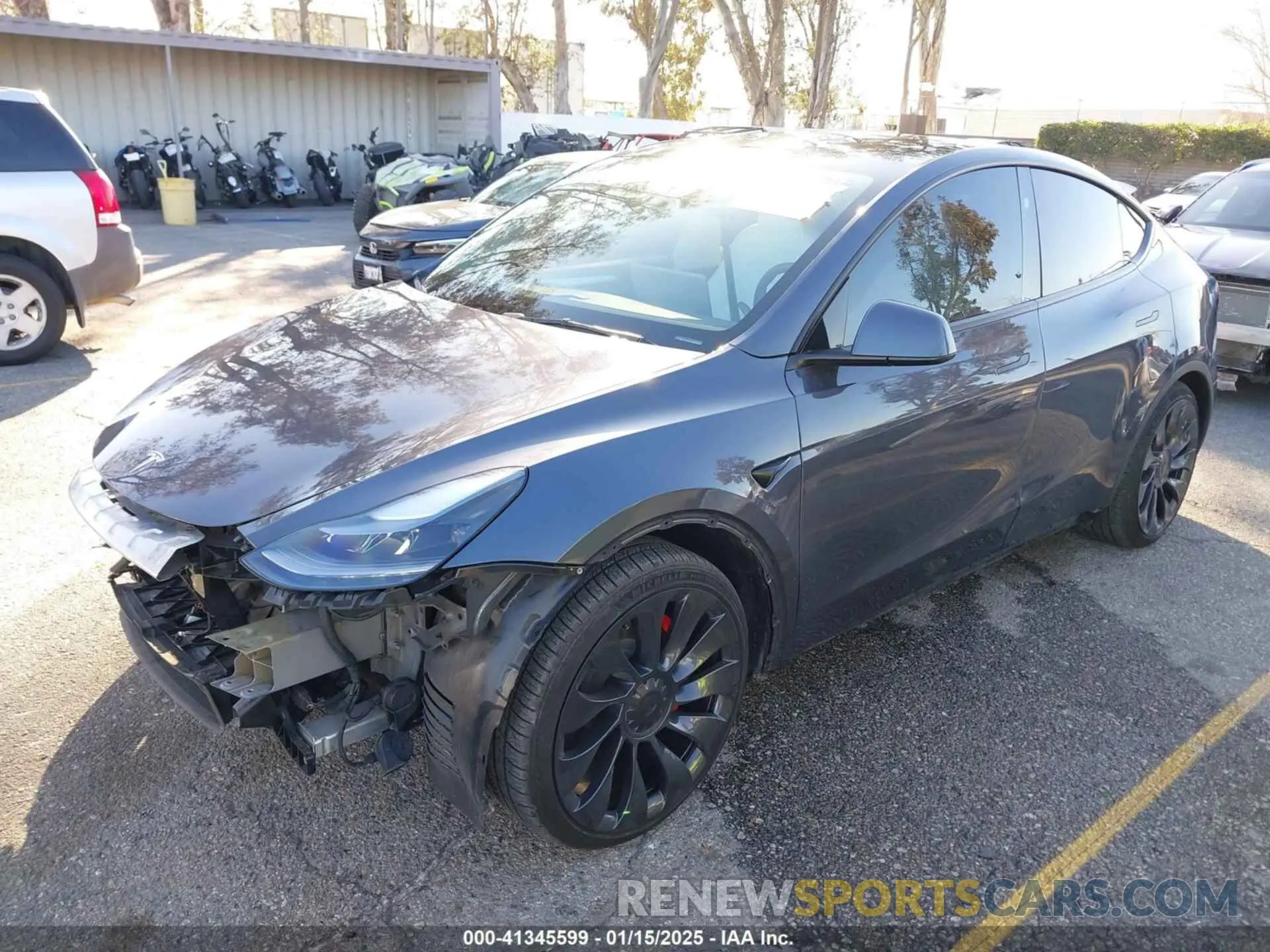 2 fotografías del automóvil dañado 7SAYGDEF0PF903492 TESLA MODEL Y 2023