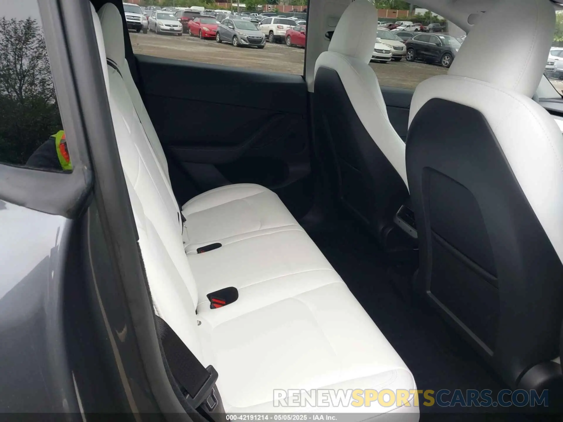8 fotografías del automóvil dañado 7SAYGDEF1PF838247 TESLA MODEL Y 2023