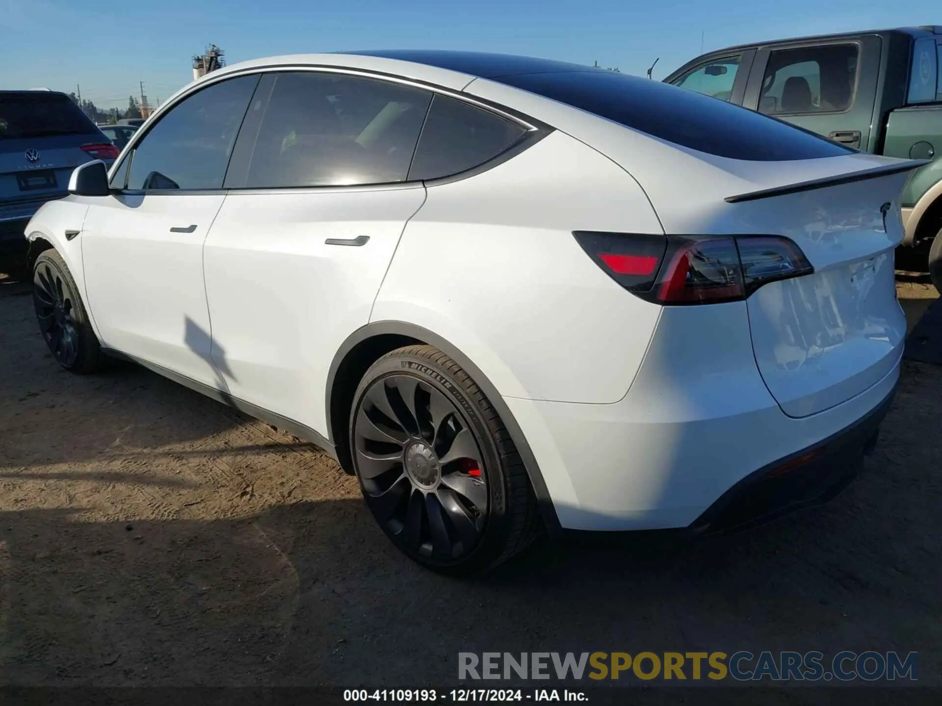 3 fotografías del automóvil dañado 7SAYGDEF1PF838488 TESLA MODEL Y 2023