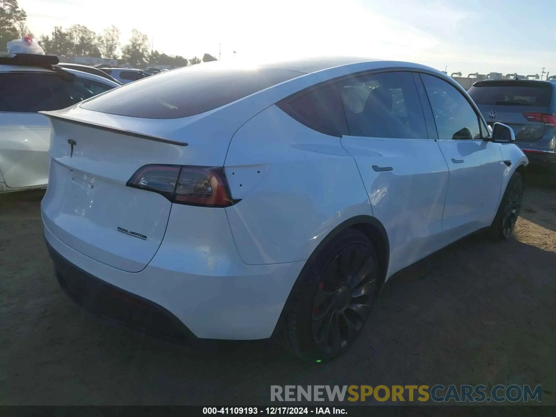 4 fotografías del automóvil dañado 7SAYGDEF1PF838488 TESLA MODEL Y 2023
