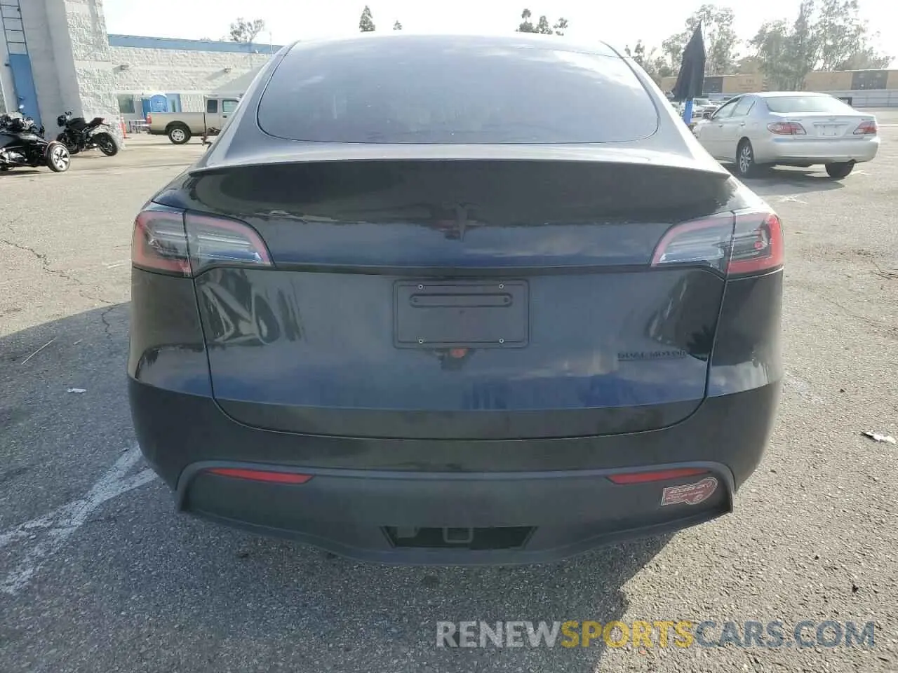 6 fotografías del automóvil dañado 7SAYGDEF1PF856375 TESLA MODEL Y 2023