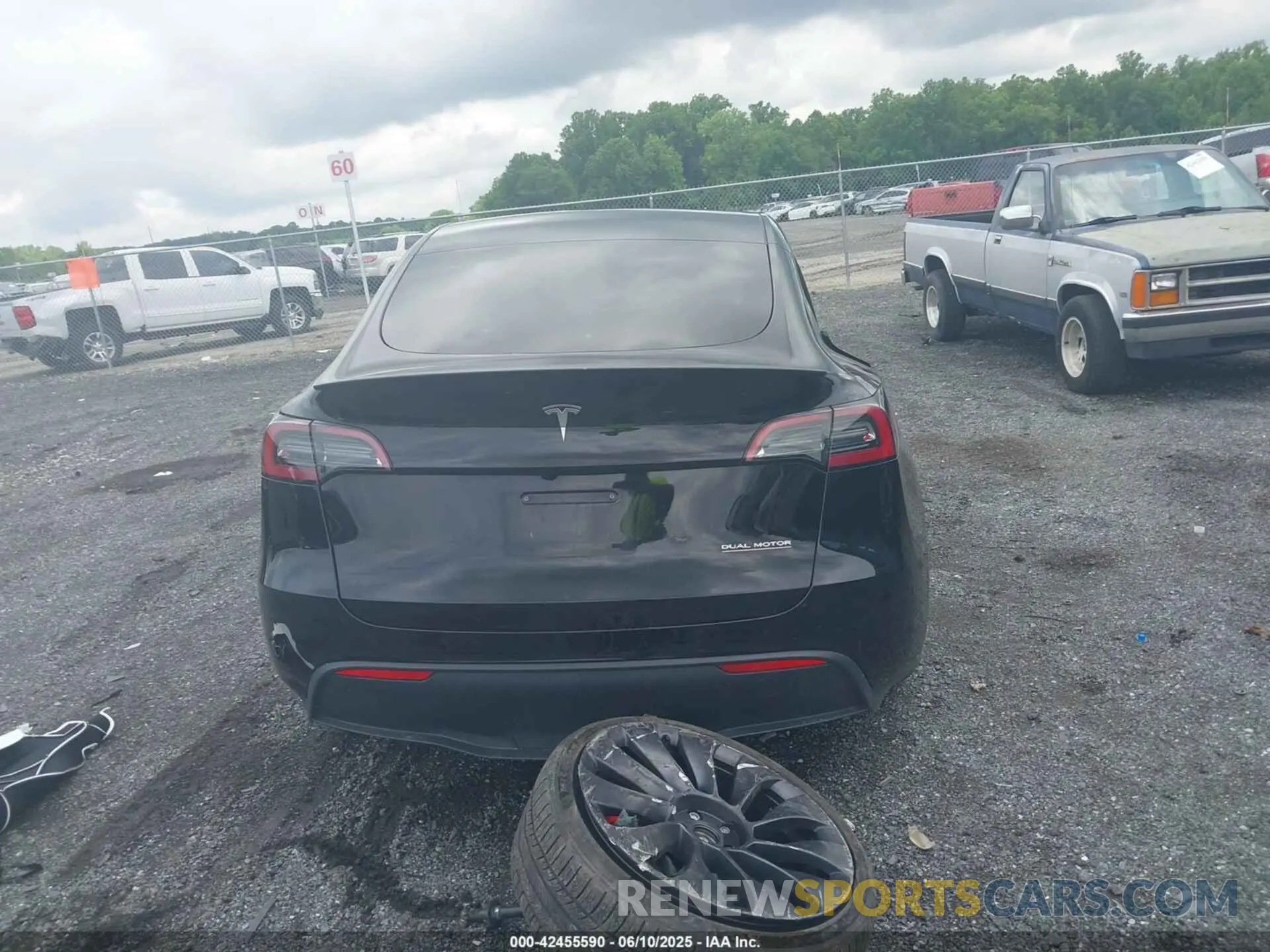 16 fotografías del automóvil dañado 7SAYGDEF1PF940941 TESLA MODEL Y 2023