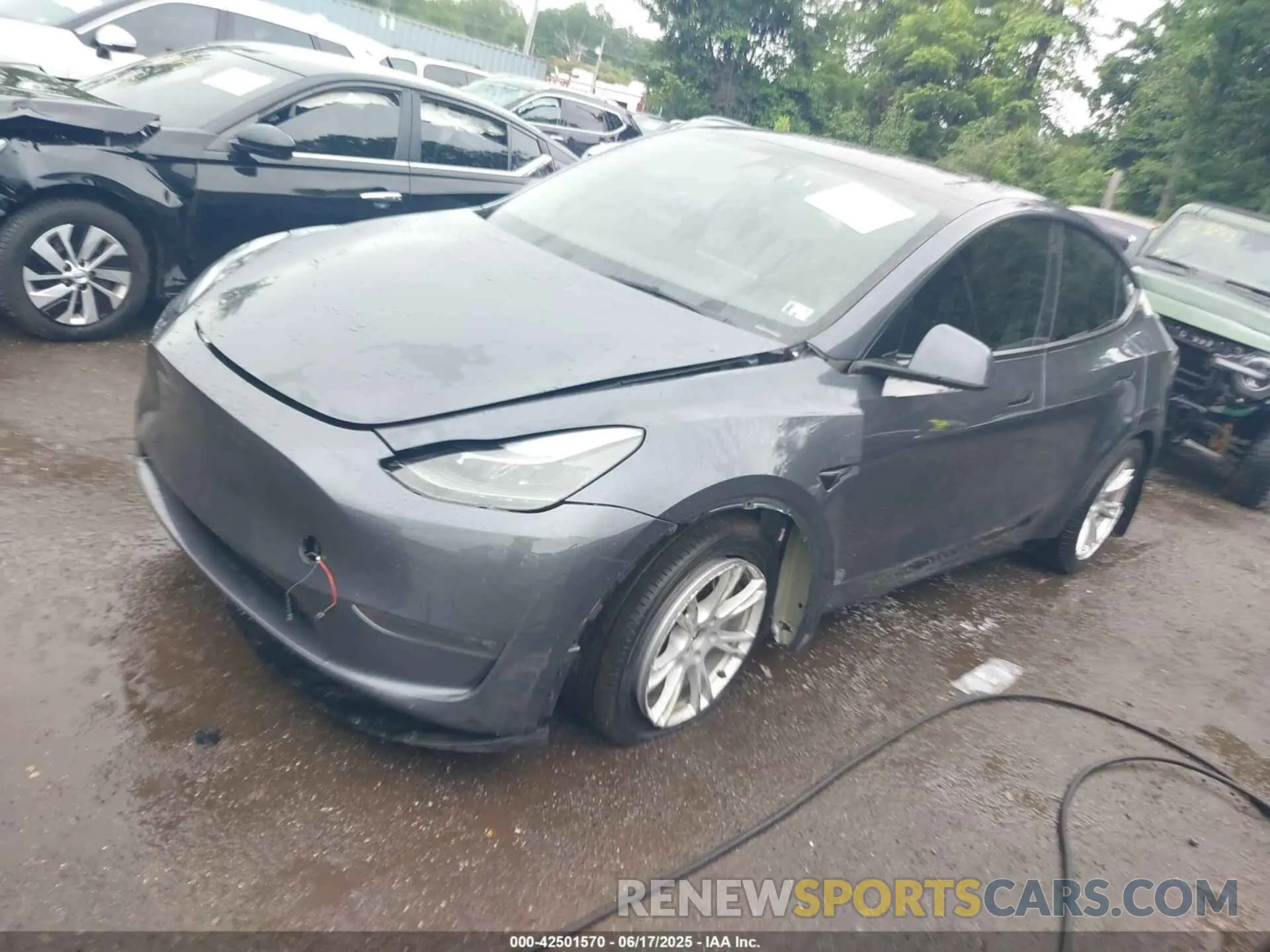 2 fotografías del automóvil dañado 7SAYGDEF2PA049778 TESLA MODEL Y 2023