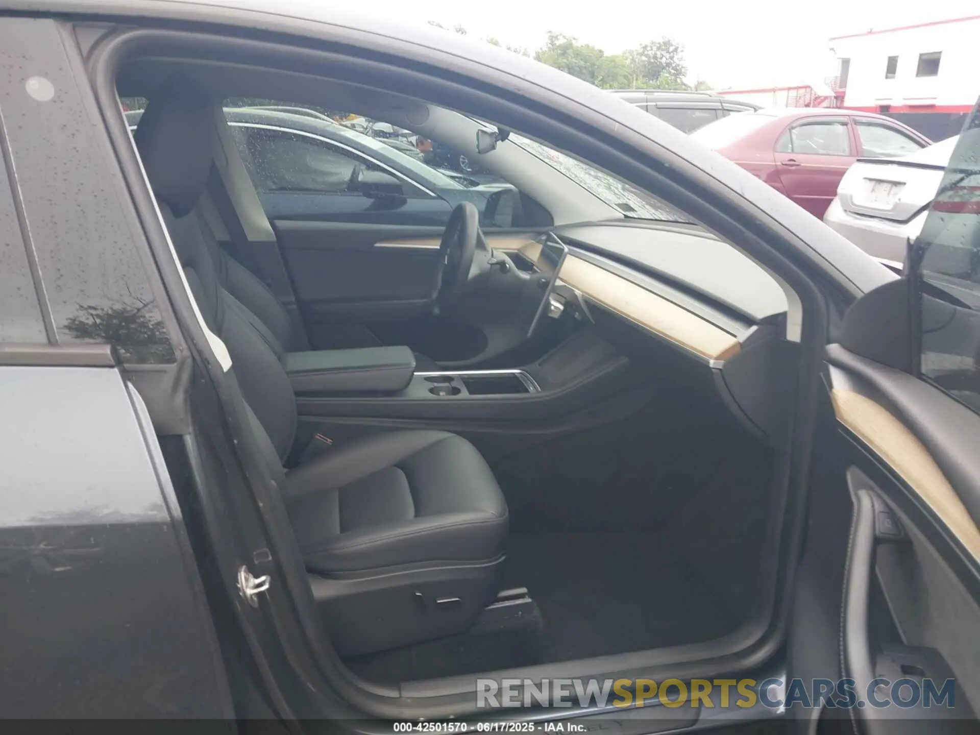 5 fotografías del automóvil dañado 7SAYGDEF2PA049778 TESLA MODEL Y 2023