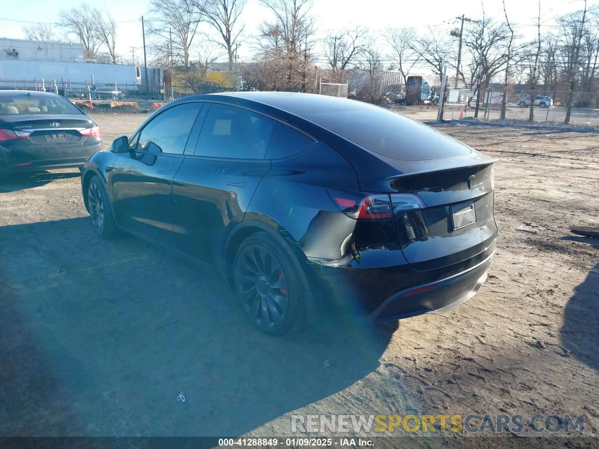 3 fotografías del automóvil dañado 7SAYGDEF2PF745415 TESLA MODEL Y 2023