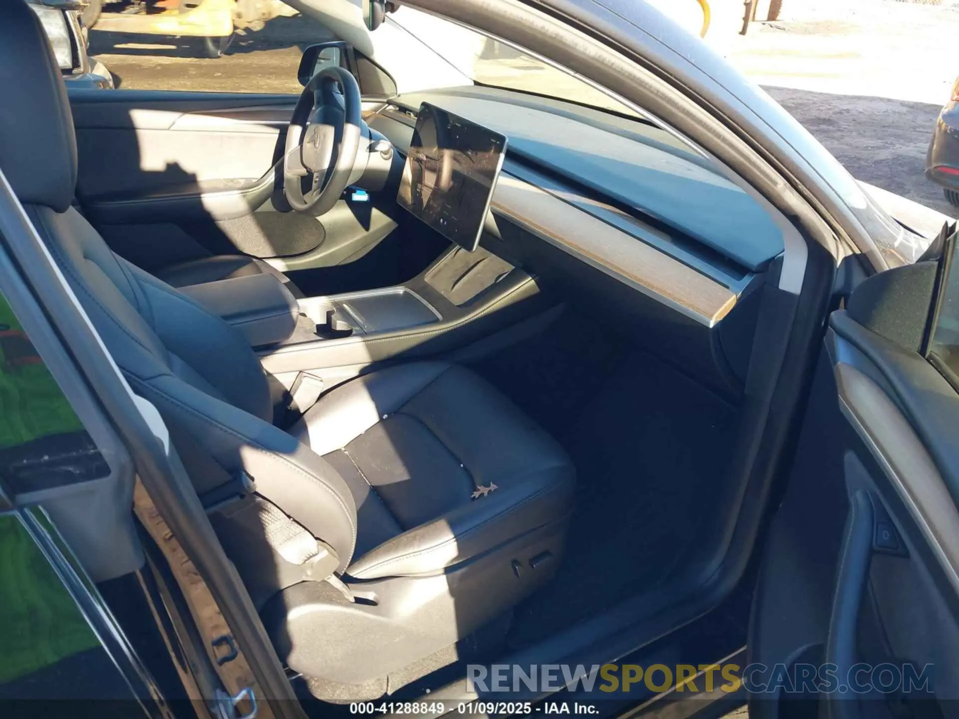 5 fotografías del automóvil dañado 7SAYGDEF2PF745415 TESLA MODEL Y 2023