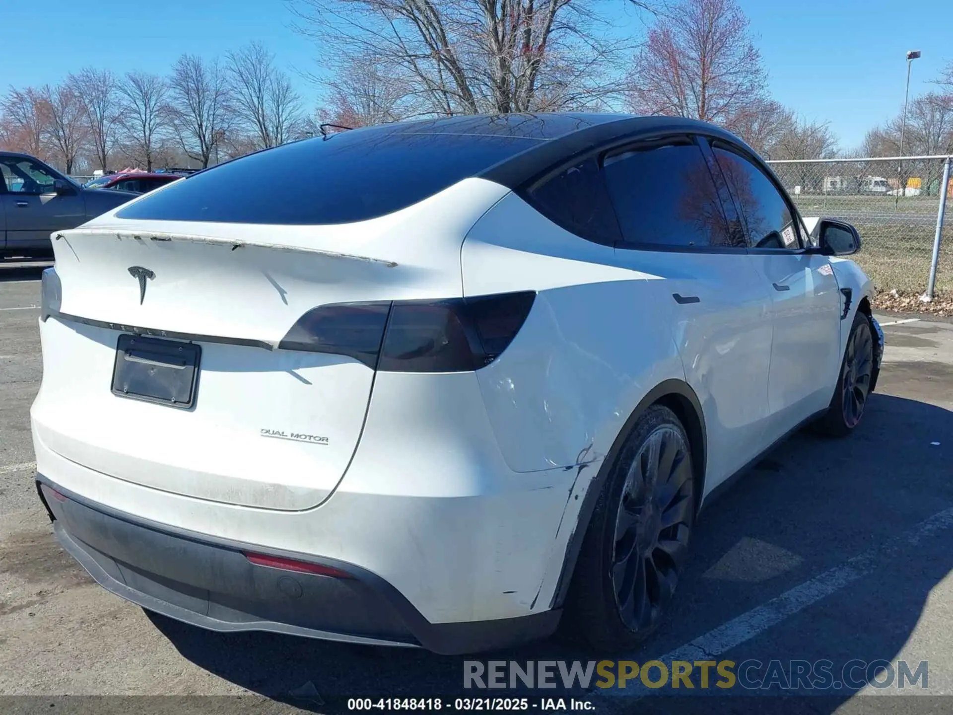 4 fotografías del automóvil dañado 7SAYGDEF2PF775367 TESLA MODEL Y 2023