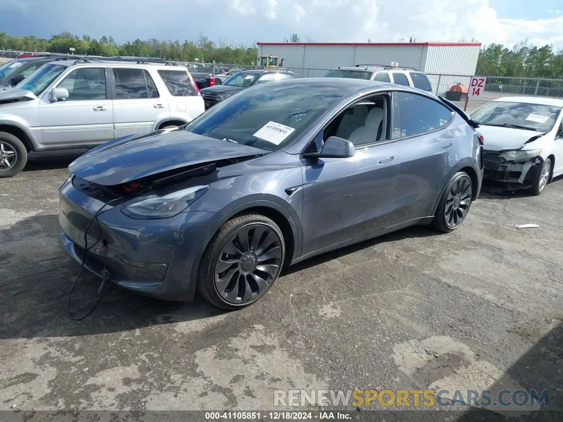 2 fotografías del automóvil dañado 7SAYGDEF2PF795036 TESLA MODEL Y 2023