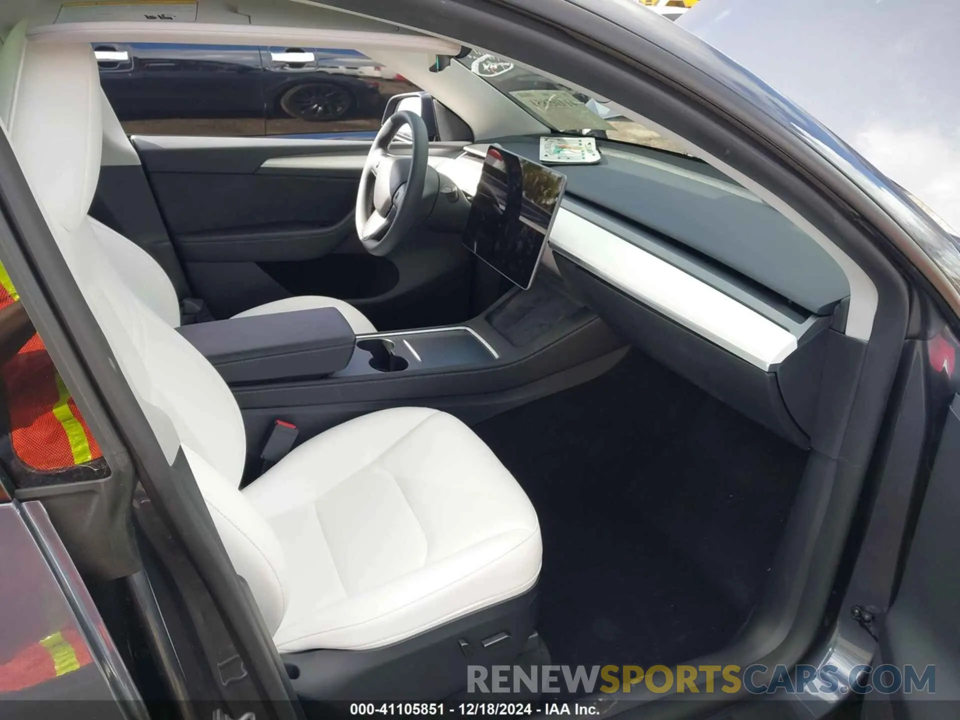 5 fotografías del automóvil dañado 7SAYGDEF2PF795036 TESLA MODEL Y 2023