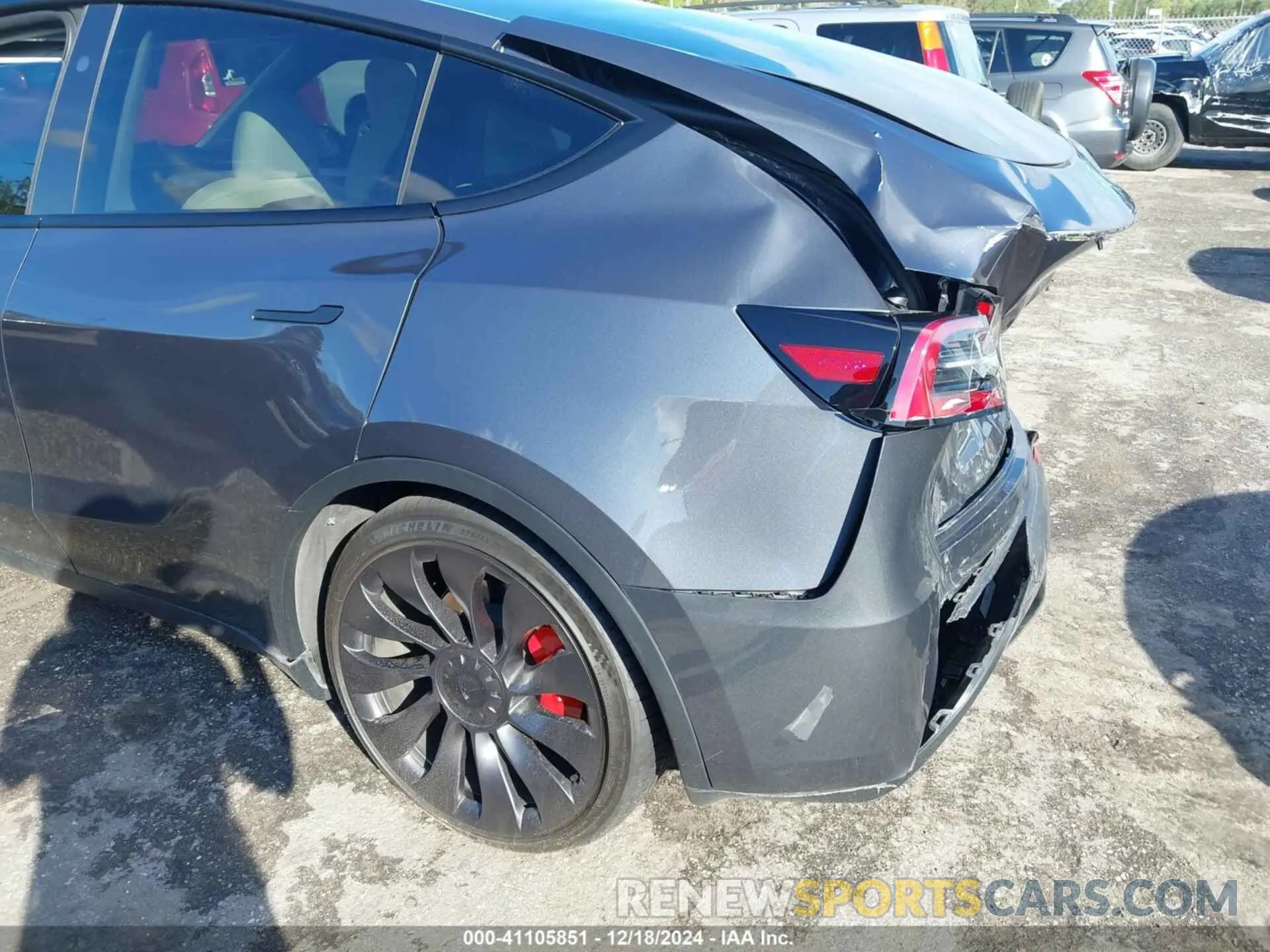 6 fotografías del automóvil dañado 7SAYGDEF2PF795036 TESLA MODEL Y 2023