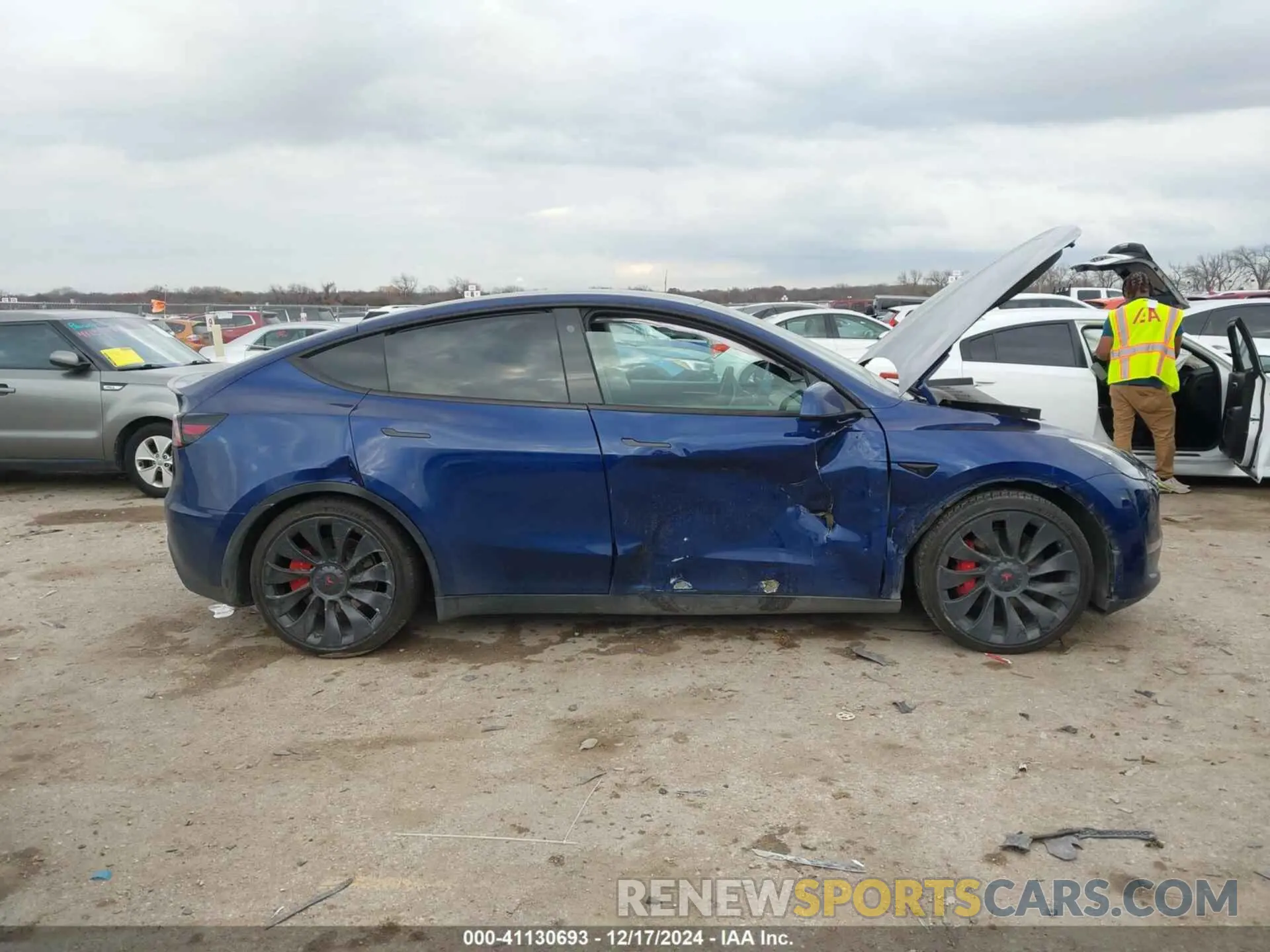 12 fotografías del automóvil dañado 7SAYGDEF3PF755077 TESLA MODEL Y 2023