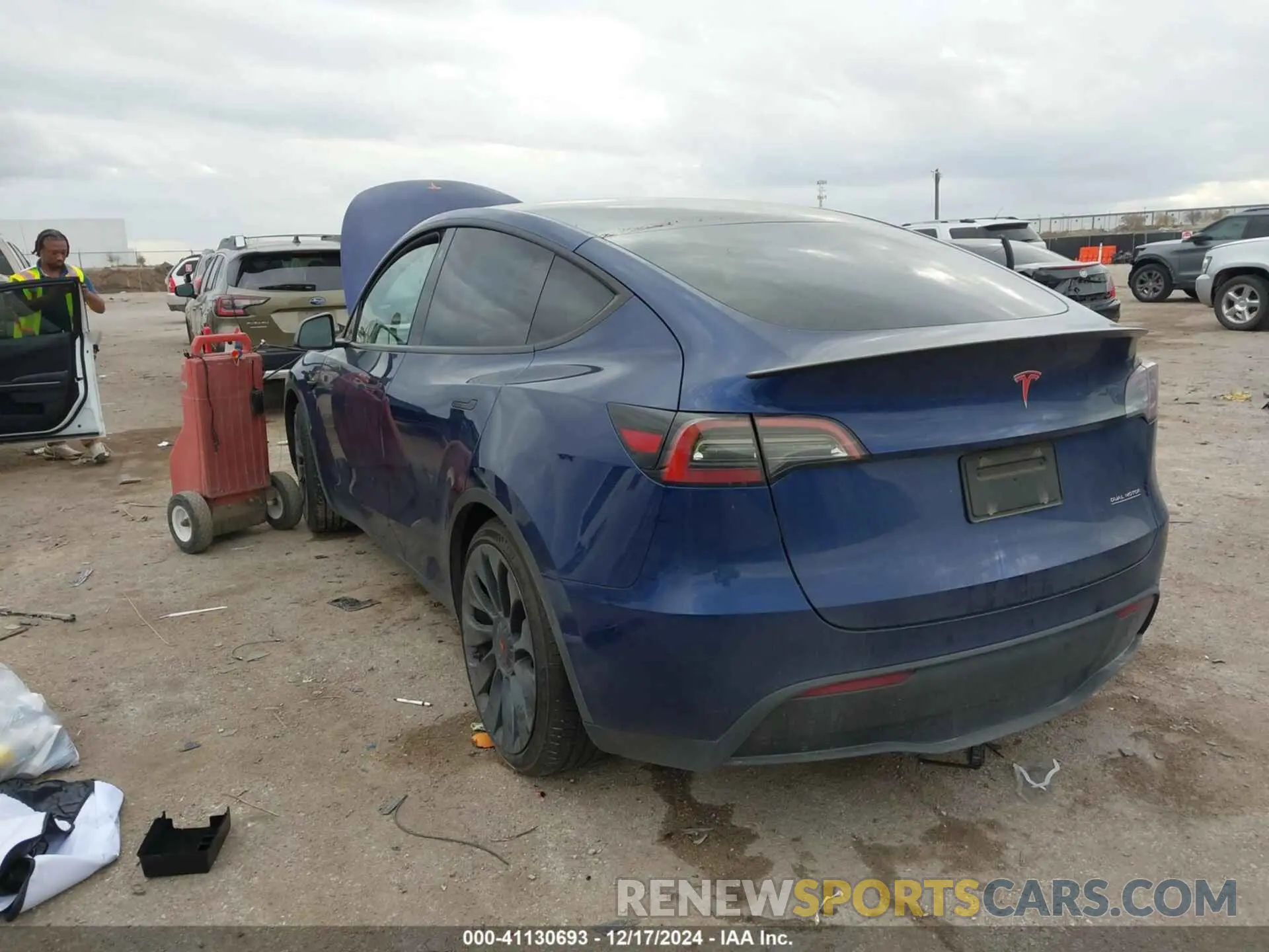 3 fotografías del automóvil dañado 7SAYGDEF3PF755077 TESLA MODEL Y 2023