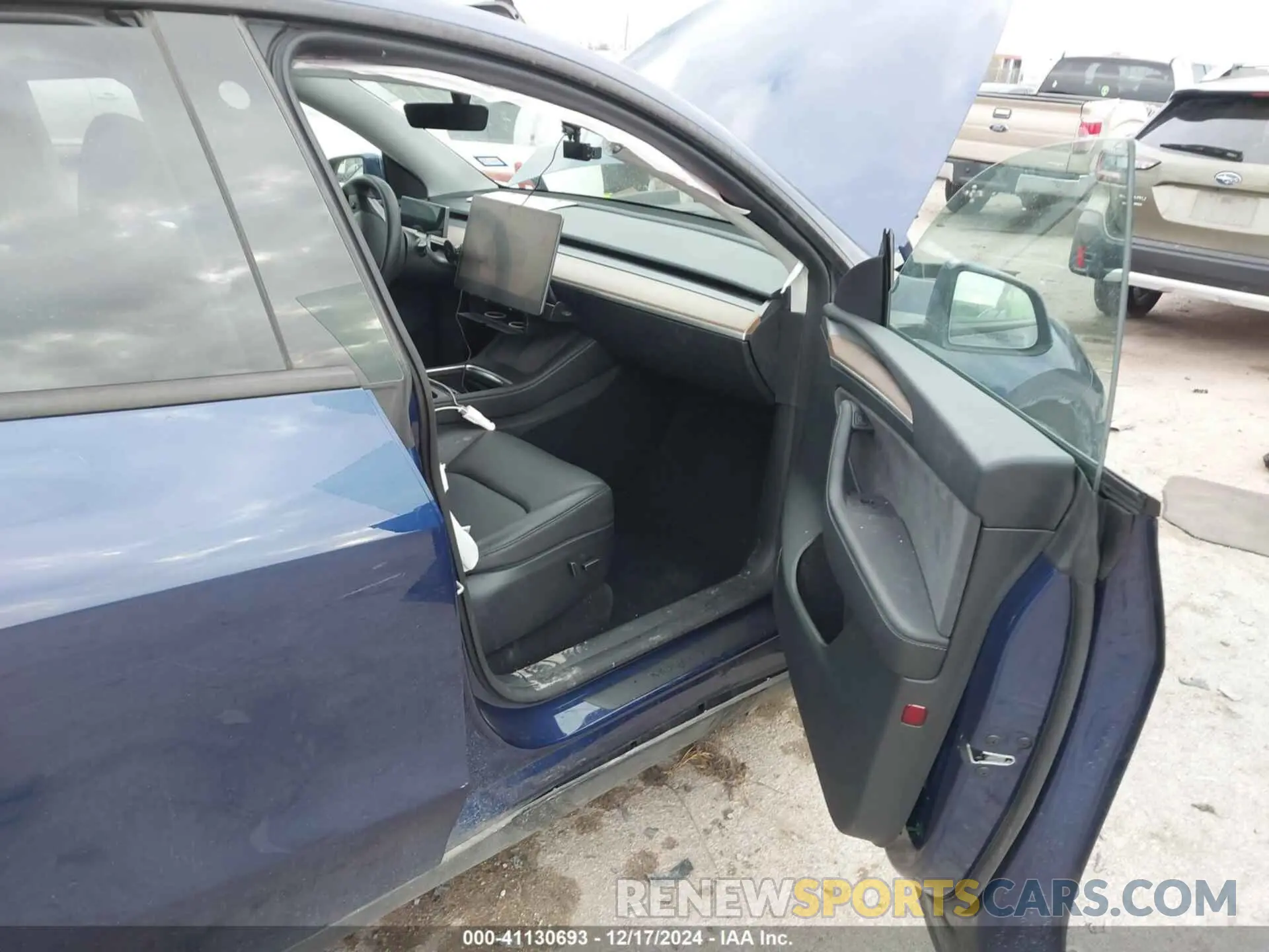 5 fotografías del automóvil dañado 7SAYGDEF3PF755077 TESLA MODEL Y 2023