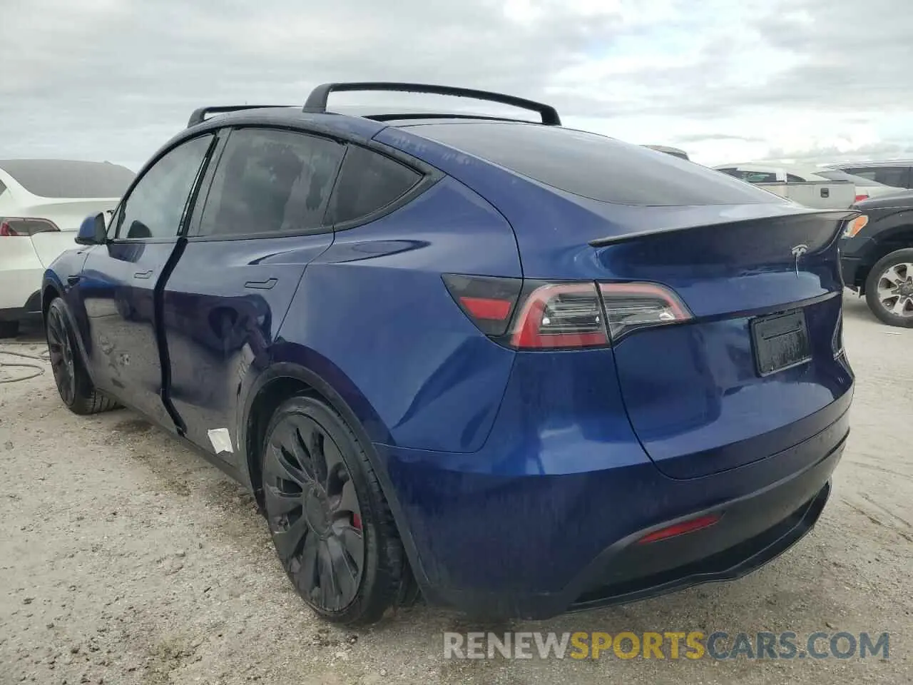 2 fotografías del automóvil dañado 7SAYGDEF3PF904751 TESLA MODEL Y 2023