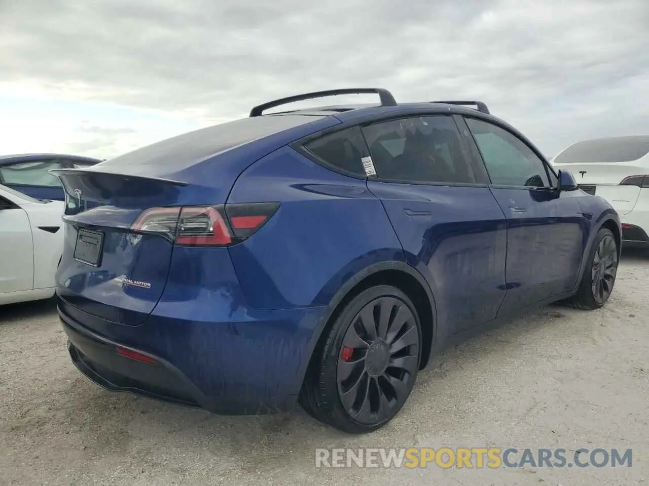 3 fotografías del automóvil dañado 7SAYGDEF3PF904751 TESLA MODEL Y 2023