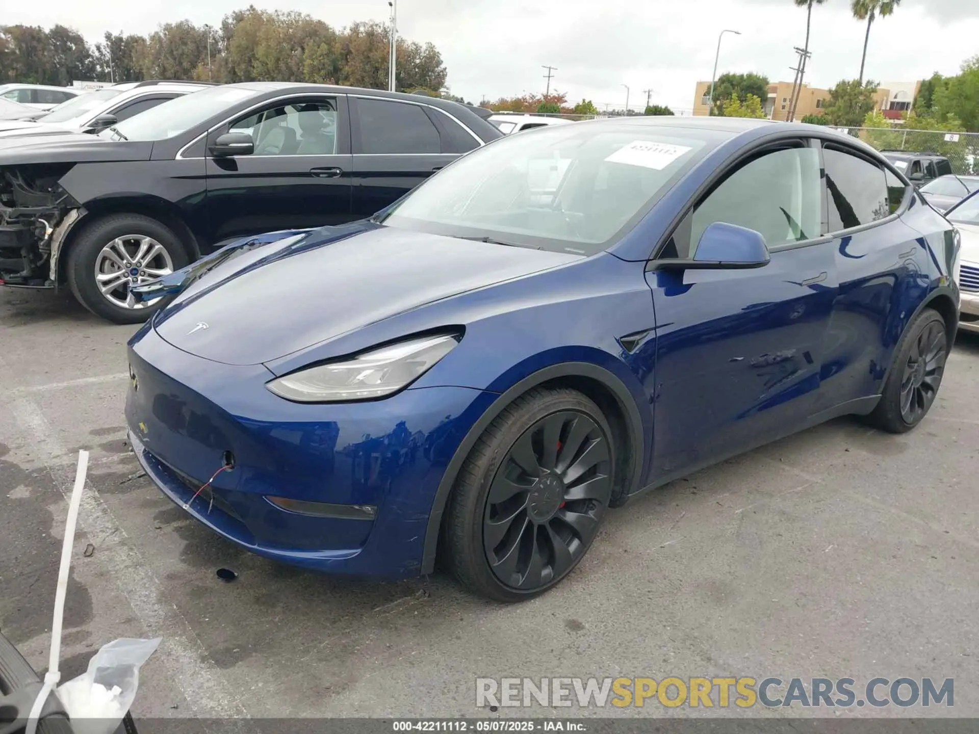 2 fotografías del automóvil dañado 7SAYGDEF4PF709015 TESLA MODEL Y 2023