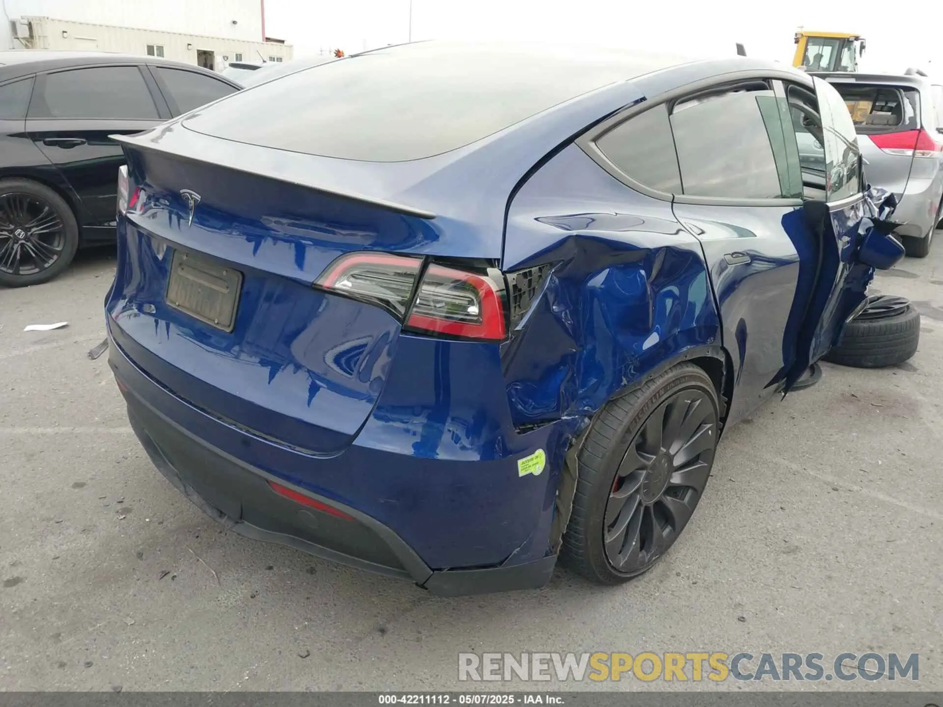 4 fotografías del automóvil dañado 7SAYGDEF4PF709015 TESLA MODEL Y 2023