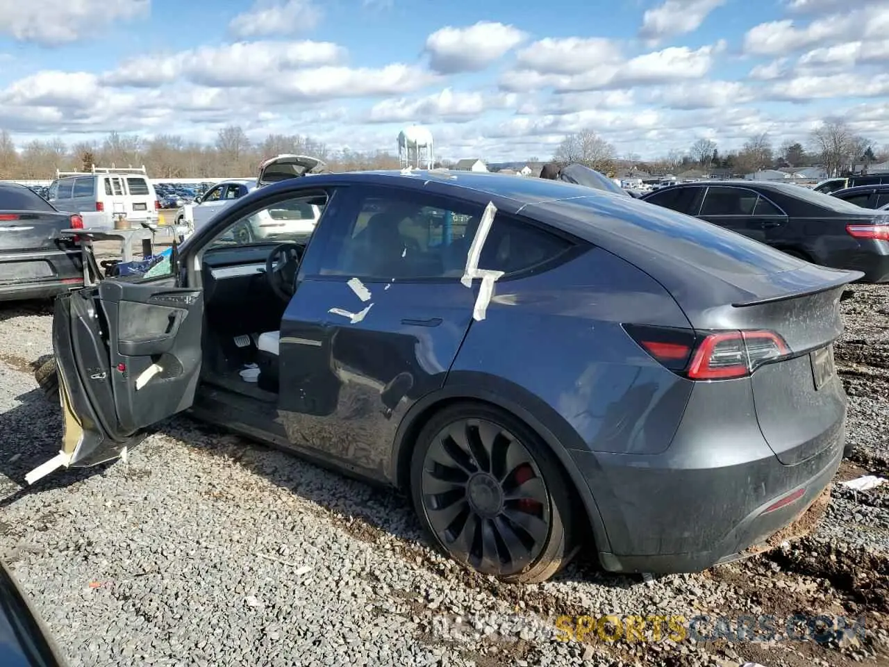 2 fotografías del automóvil dañado 7SAYGDEF4PF841336 TESLA MODEL Y 2023