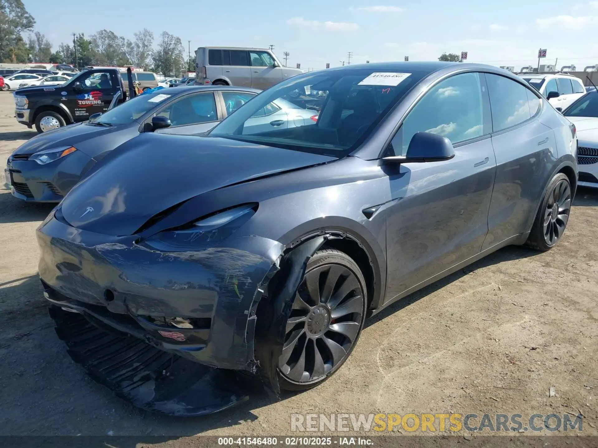 2 fotografías del automóvil dañado 7SAYGDEF5PF823122 TESLA MODEL Y 2023