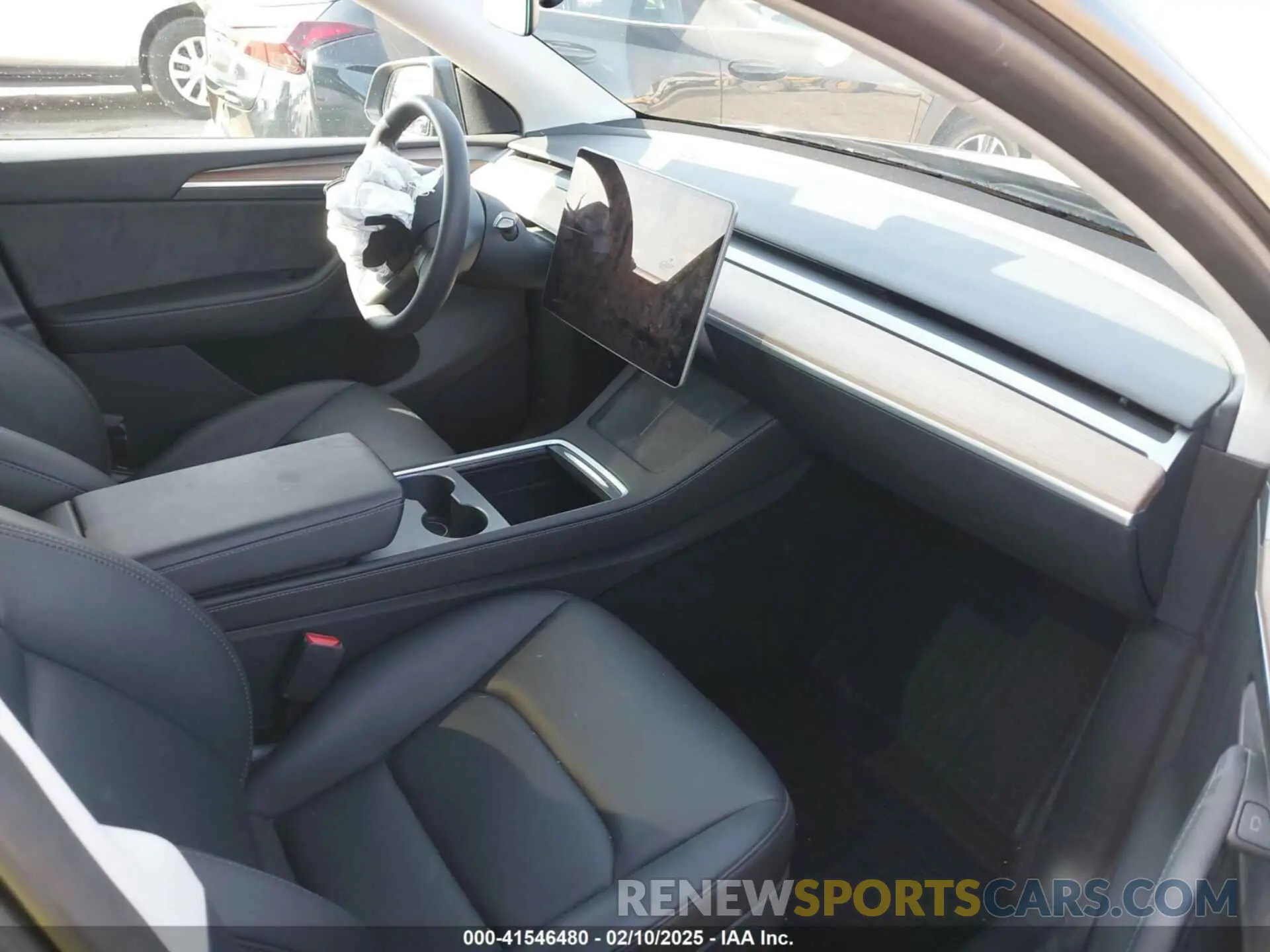 5 fotografías del automóvil dañado 7SAYGDEF5PF823122 TESLA MODEL Y 2023
