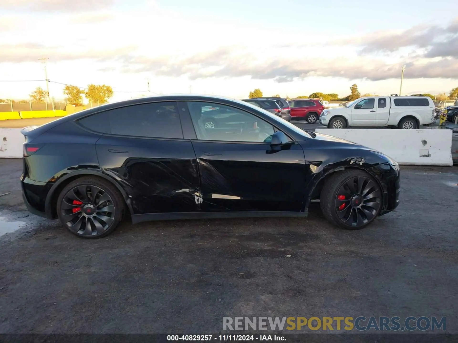 14 fotografías del automóvil dañado 7SAYGDEF6PF668564 TESLA MODEL Y 2023