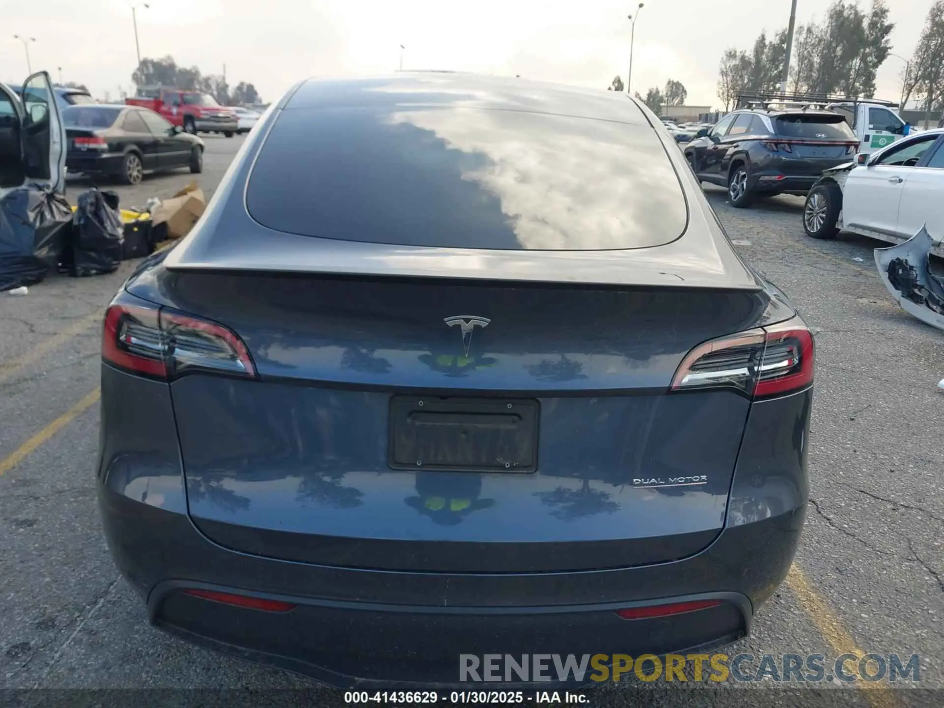 17 fotografías del automóvil dañado 7SAYGDEF6PF837174 TESLA MODEL Y 2023