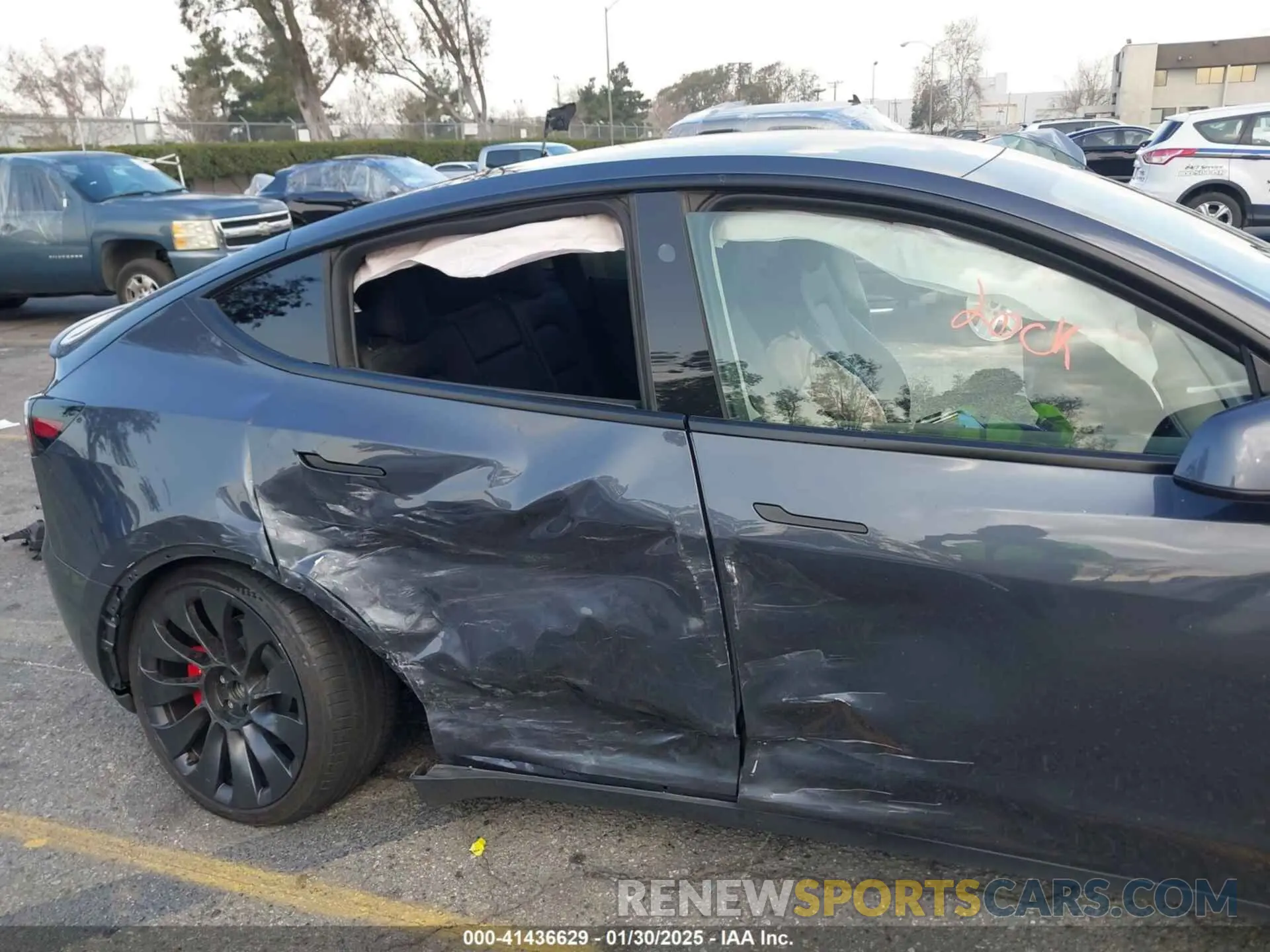 6 fotografías del automóvil dañado 7SAYGDEF6PF837174 TESLA MODEL Y 2023