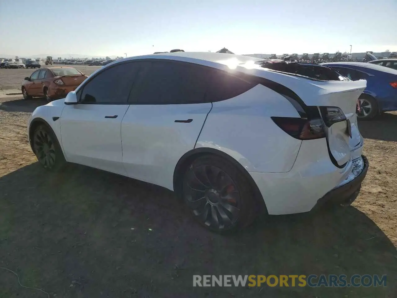 2 fotografías del automóvil dañado 7SAYGDEF7PF823414 TESLA MODEL Y 2023